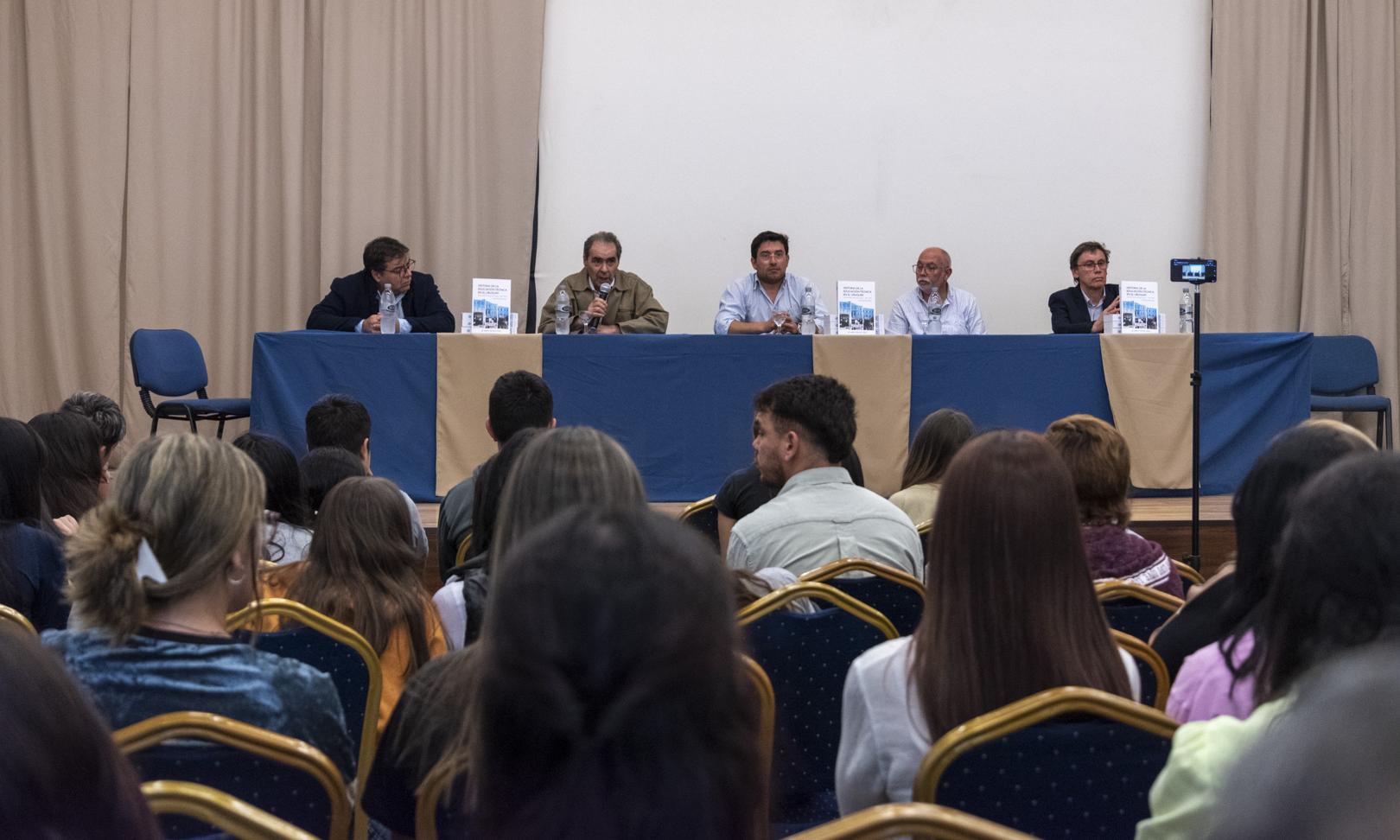 La historia de un siglo y sesenta fotos: la muestra y el libro de UTU se presentaron en Durazno