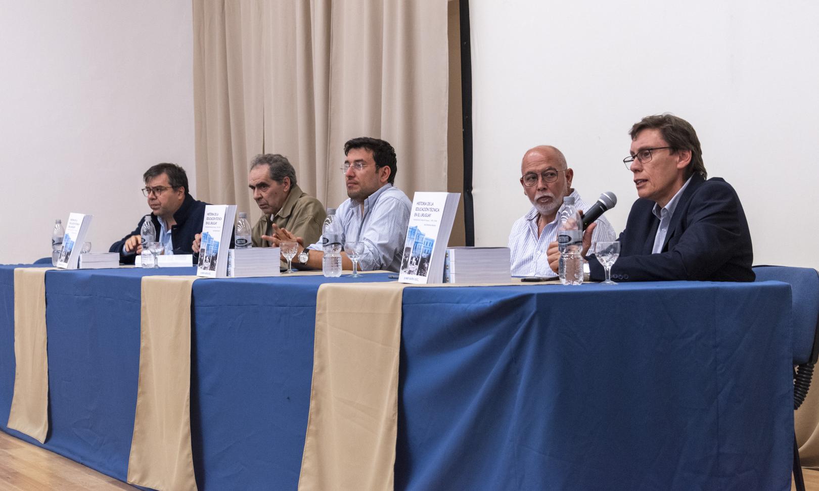 La historia de un siglo y sesenta fotos: la muestra y el libro de UTU se presentaron en Durazno