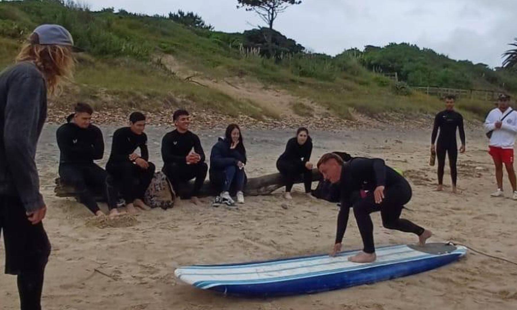 UTU junto a organizaciones de Maldonado hicieron posible que estudiantes de San Carlos realizaran surf por primera vez 