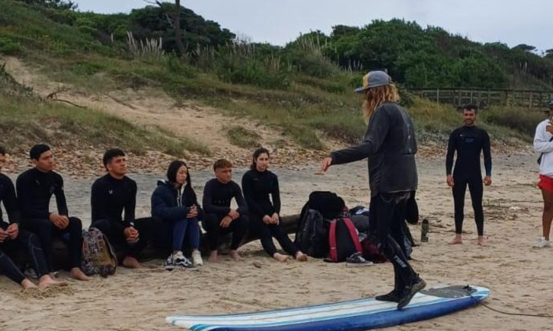 UTU junto a organizaciones de Maldonado hicieron posible que estudiantes de San Carlos realizaran surf por primera vez 