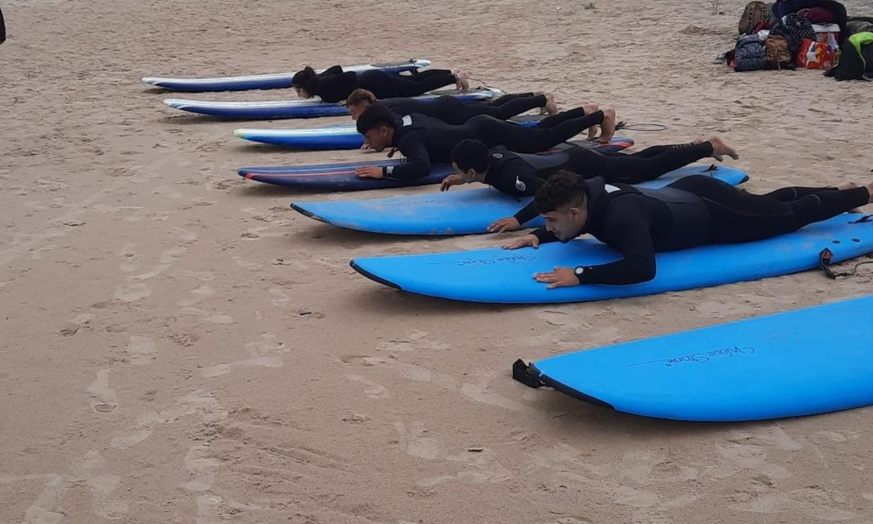 UTU junto a organizaciones de Maldonado hicieron posible que estudiantes de San Carlos realizaran surf por primera vez 