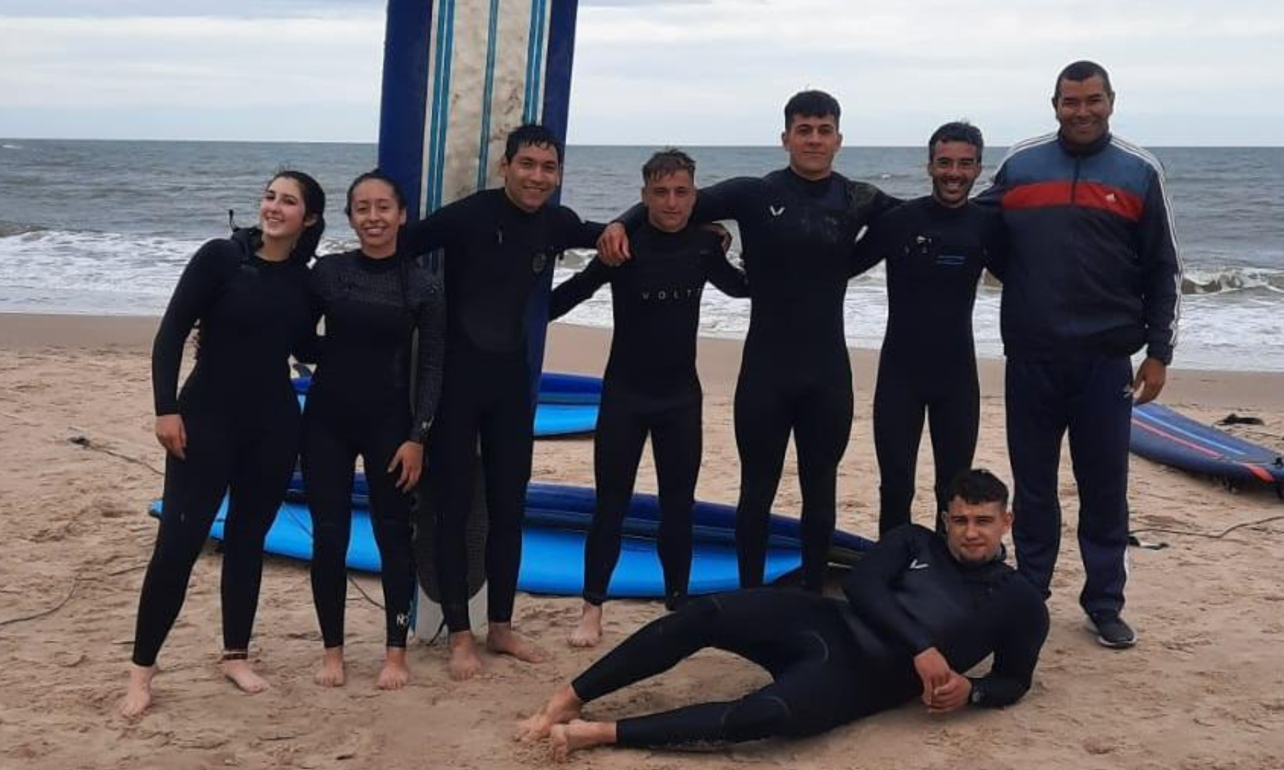 UTU junto a organizaciones de Maldonado hicieron posible que estudiantes de San Carlos realizaran surf por primera vez 