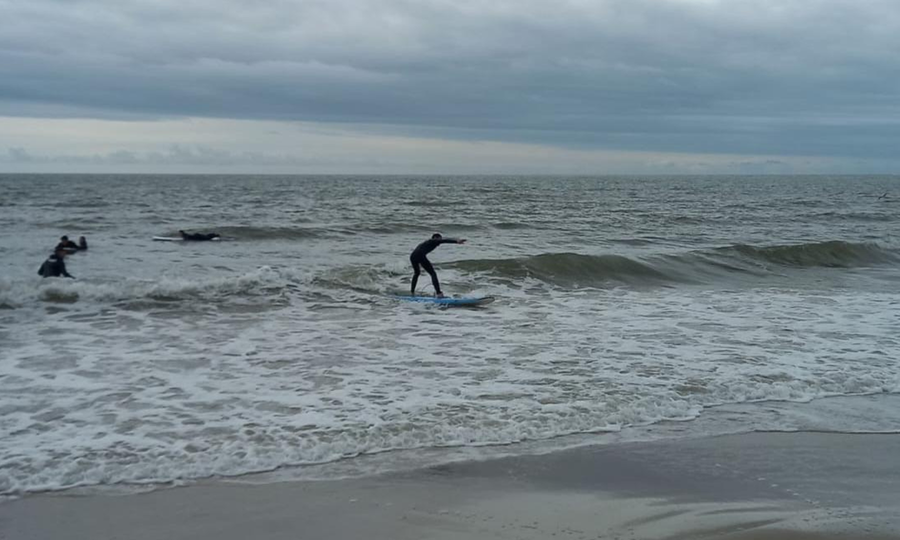 UTU junto a organizaciones de Maldonado hicieron posible que estudiantes de San Carlos realizaran surf por primera vez 
