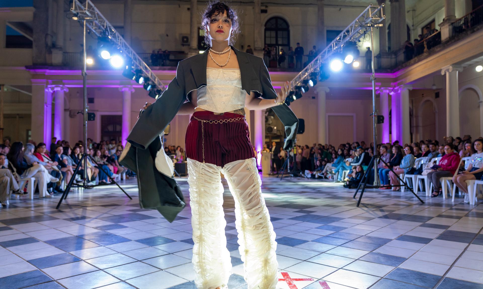 Un desfile de alto nivel para mostrar todo lo confeccionado en el año  en UTU Palermo  