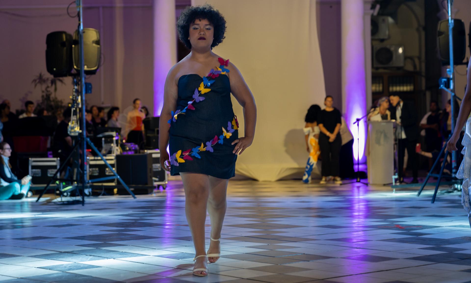 Un desfile de alto nivel para mostrar todo lo confeccionado en el año  en UTU Palermo  
