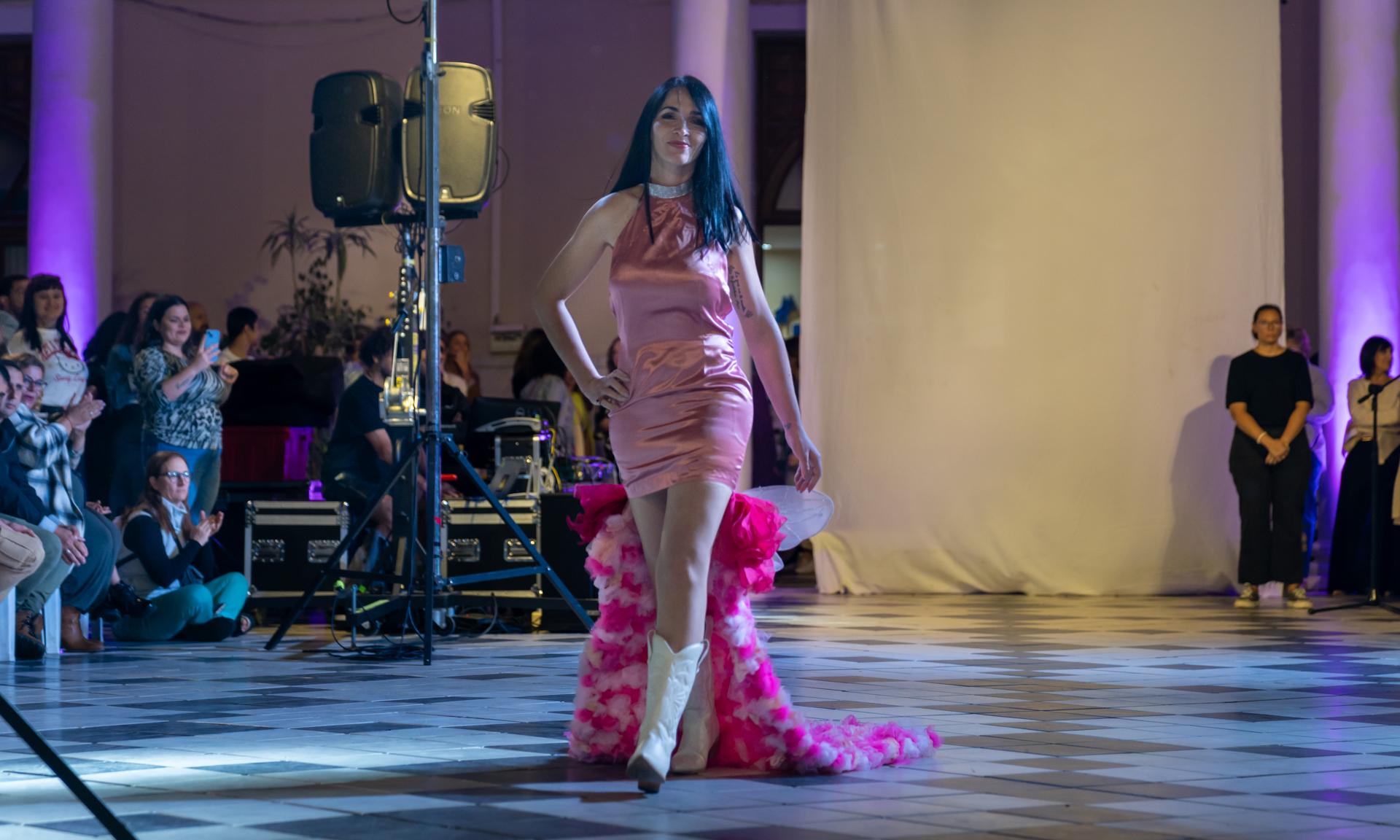 Un desfile de alto nivel para mostrar todo lo confeccionado en el año  en UTU Palermo  