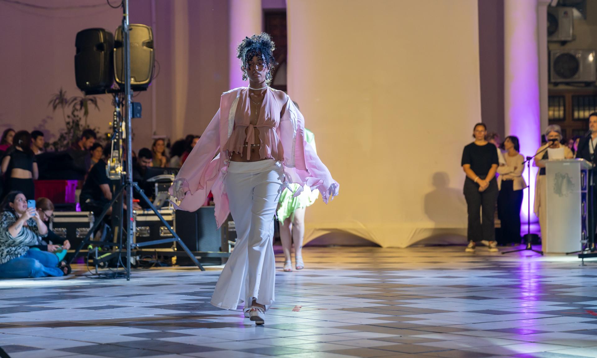 Un desfile de alto nivel para mostrar todo lo confeccionado en el año  en UTU Palermo  