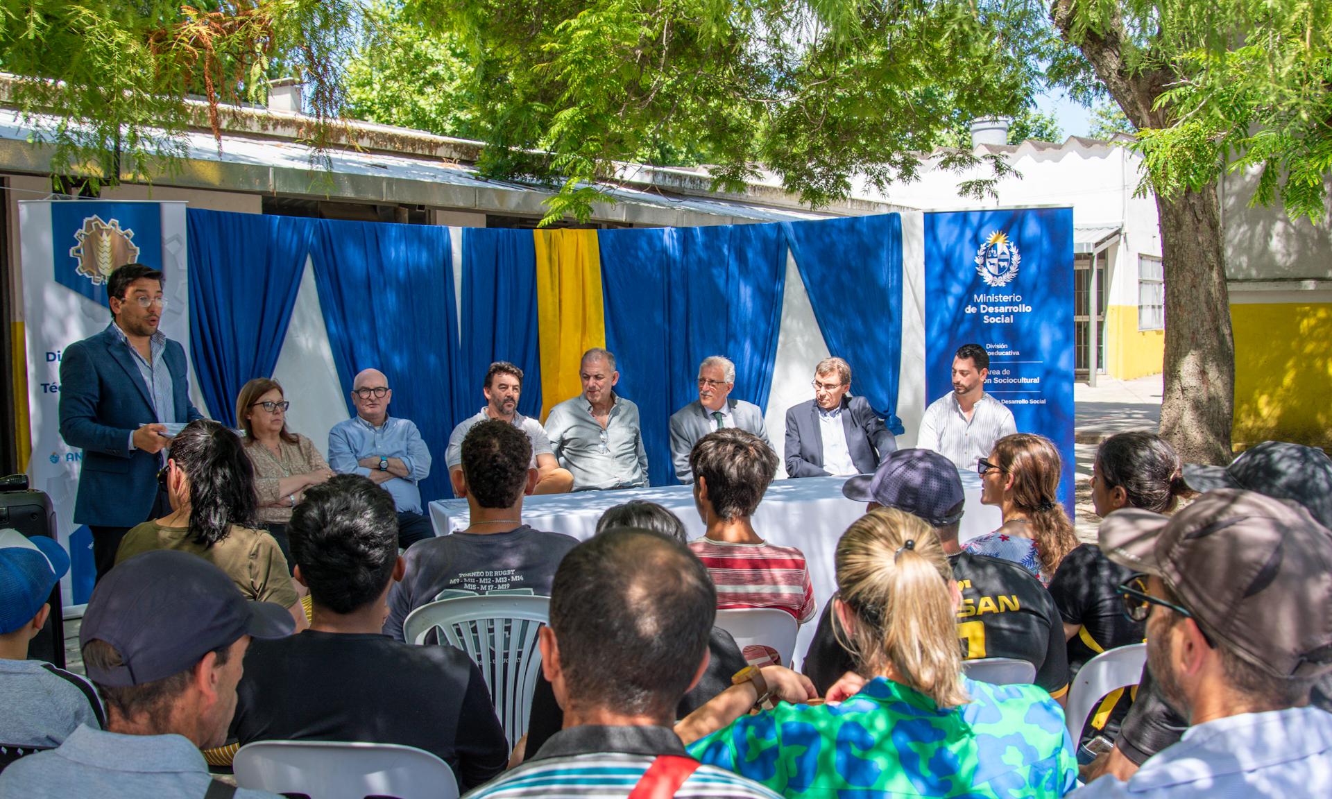 Entrega de certificados en Durazno de cursos por Mides y UTU: 30% mantiene continuidad educativa
