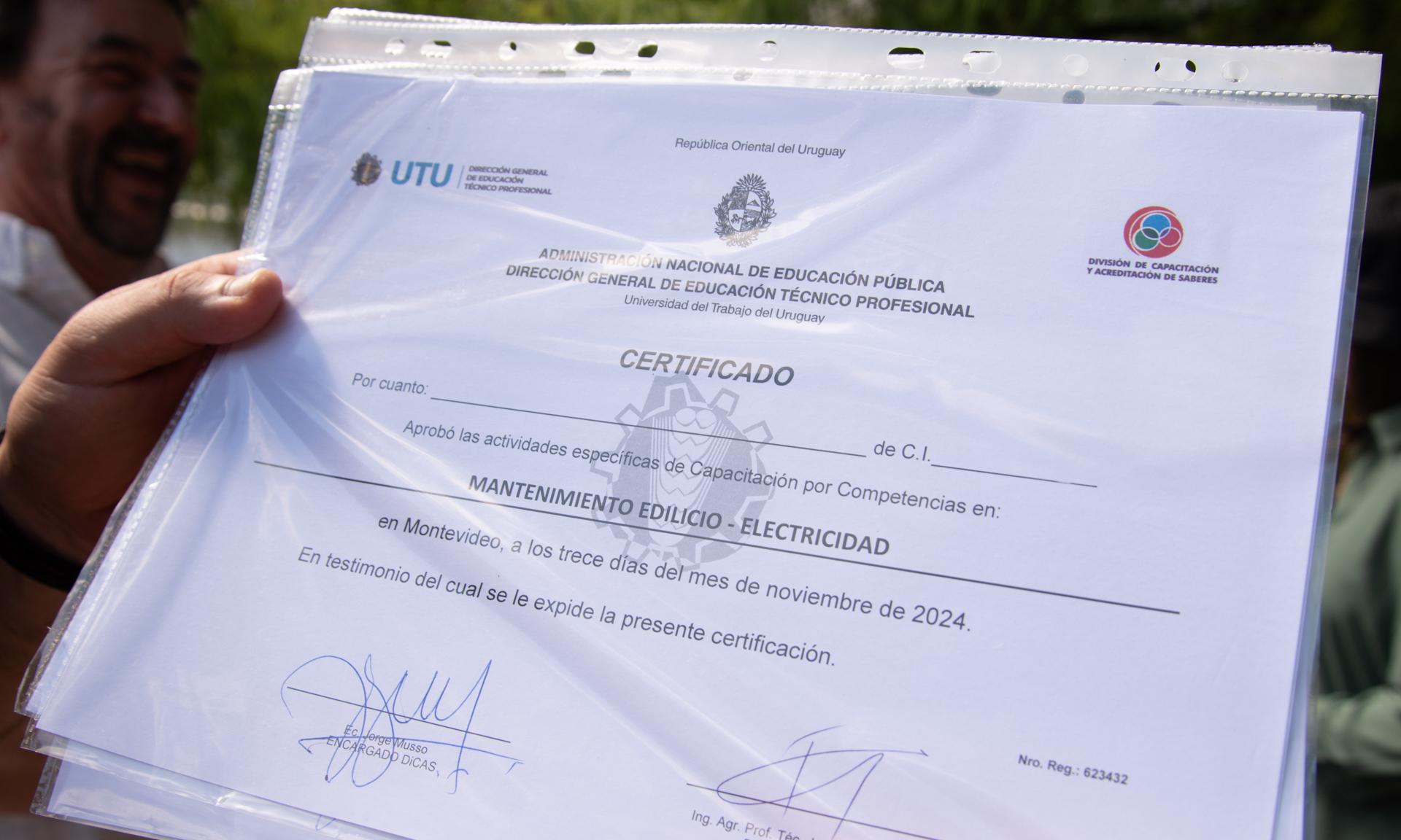 Entrega de certificados en Durazno de cursos por Mides y UTU: 30% mantiene continuidad educativa