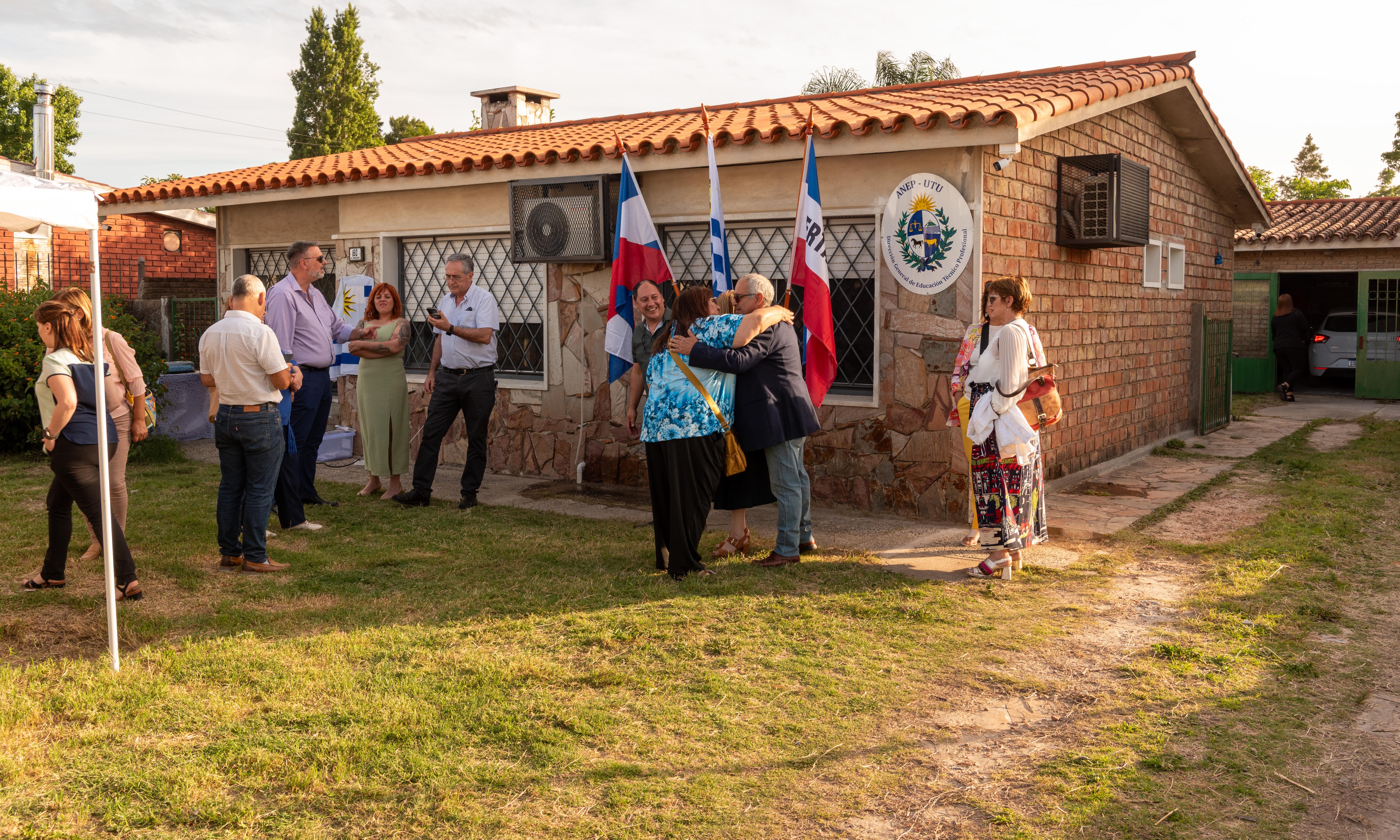 Celebración y reconocimiento a la comunidad educativa: nueva casa de inspectores en Canelones