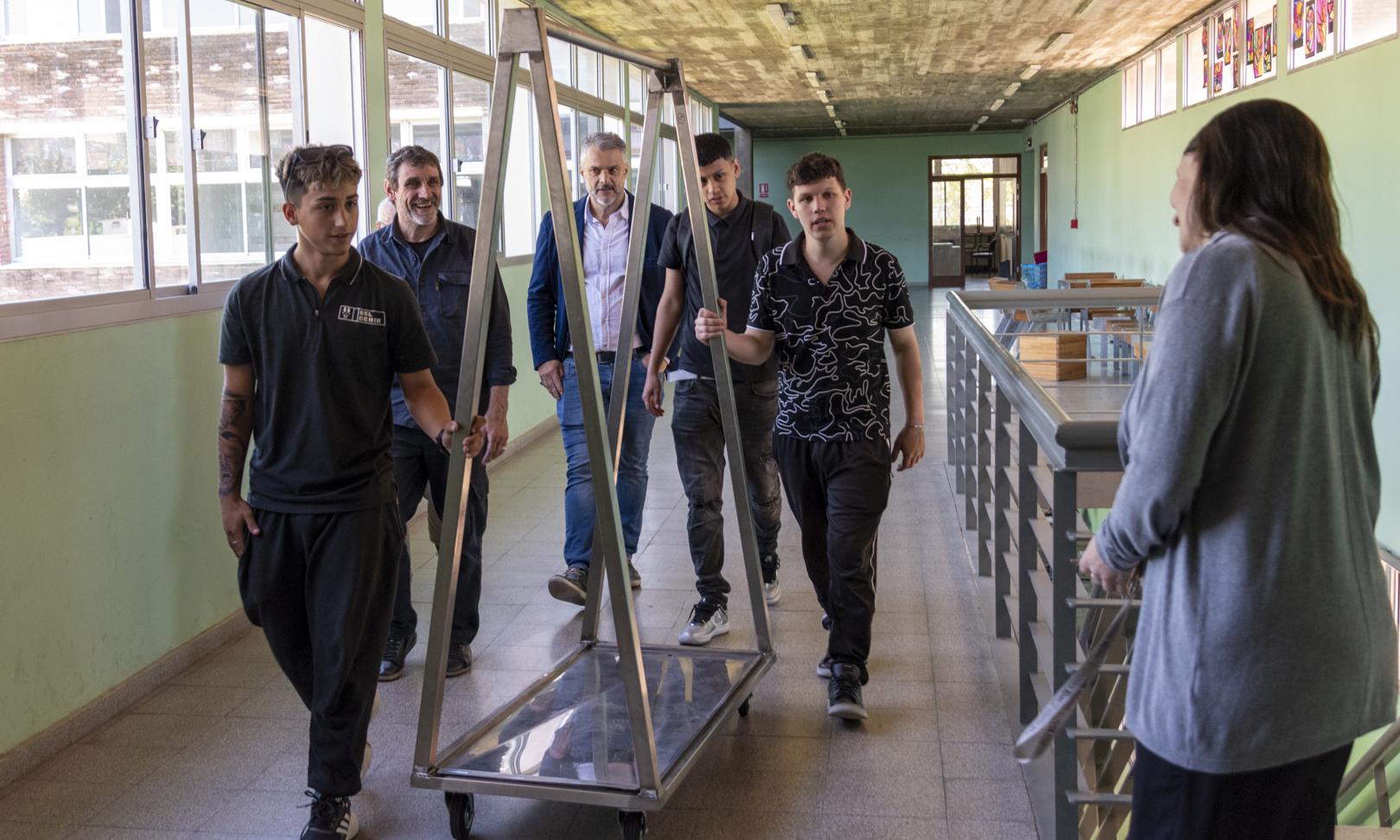 Estudiantes de la Escuela Técnica Arroyo Seco adaptan carros de carnicería para fortalecer la formación en gastronomía