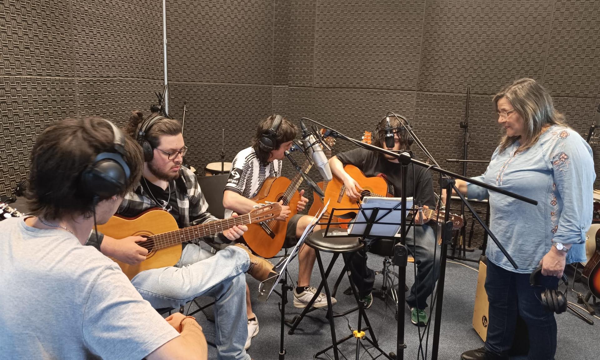 Entre acordes, armonías y espectáculos cerró el año el Bachillerato de Música de UTU Figari 