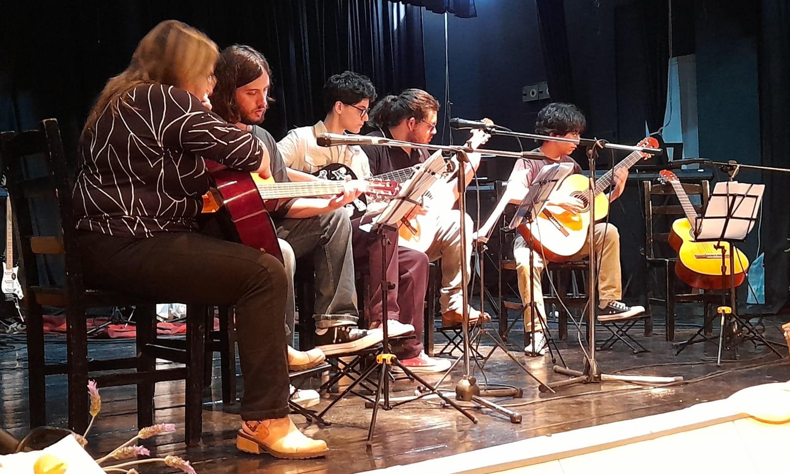 Entre acordes, armonías y espectáculos cerró el año el Bachillerato de Música de UTU Figari 