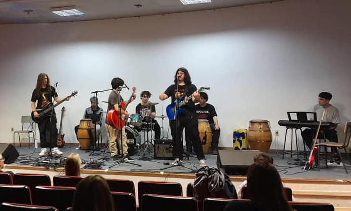 Entre acordes, armonías y espectáculos cerró el año el Bachillerato de Música de UTU Figari 