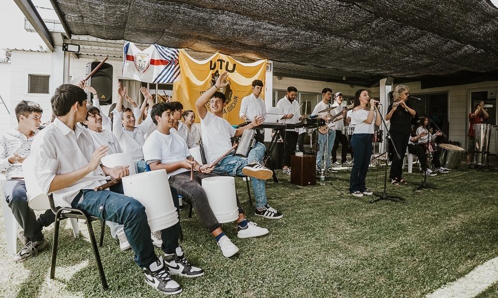 RescArte, el grupo musical de UTU Guichon, recorrió escuelas y centros en una gira musical por Paysandú