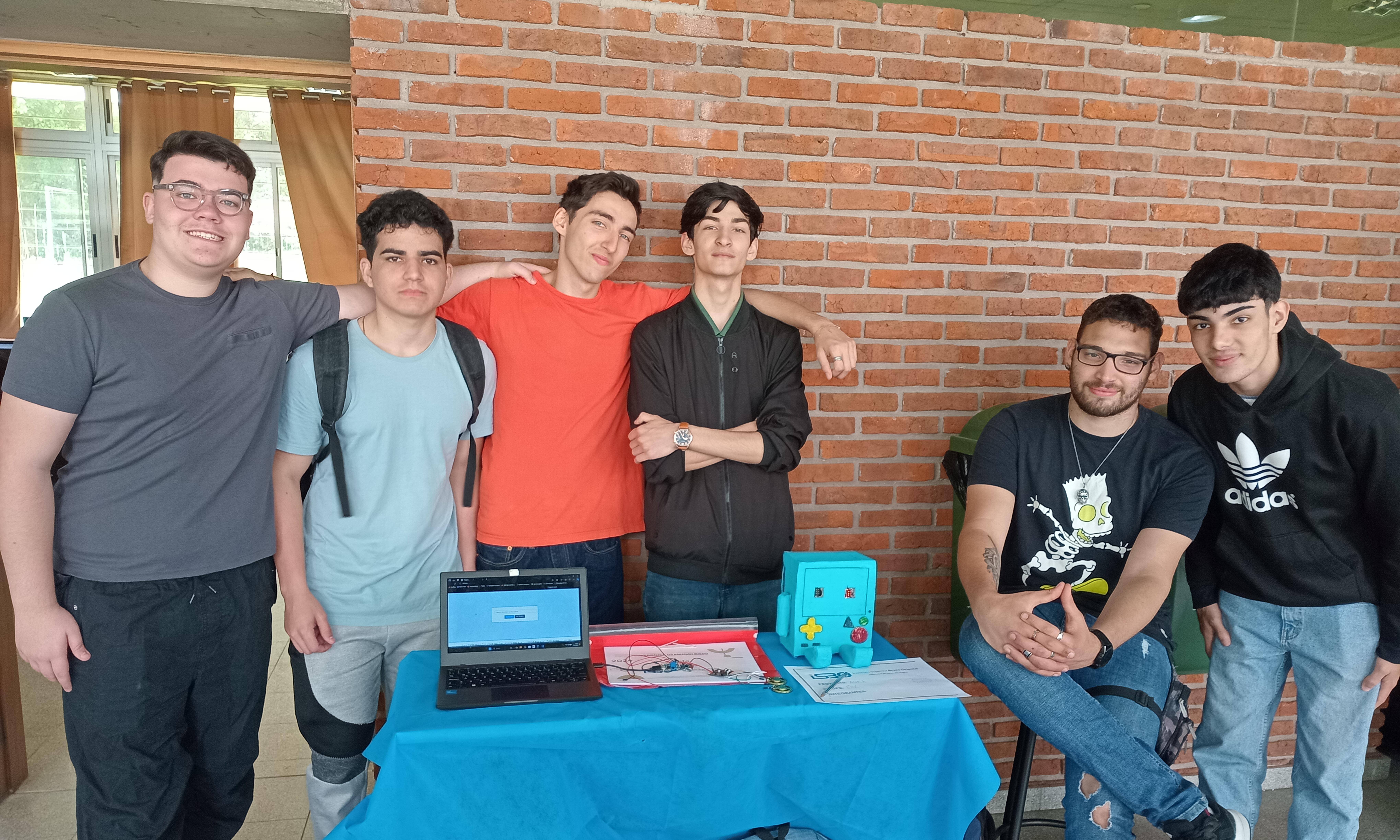 Proyectos de ciencias y robótica unió a estudiantes de Montevideo y Maldonado en la Feria de Intercambio Estudiantil