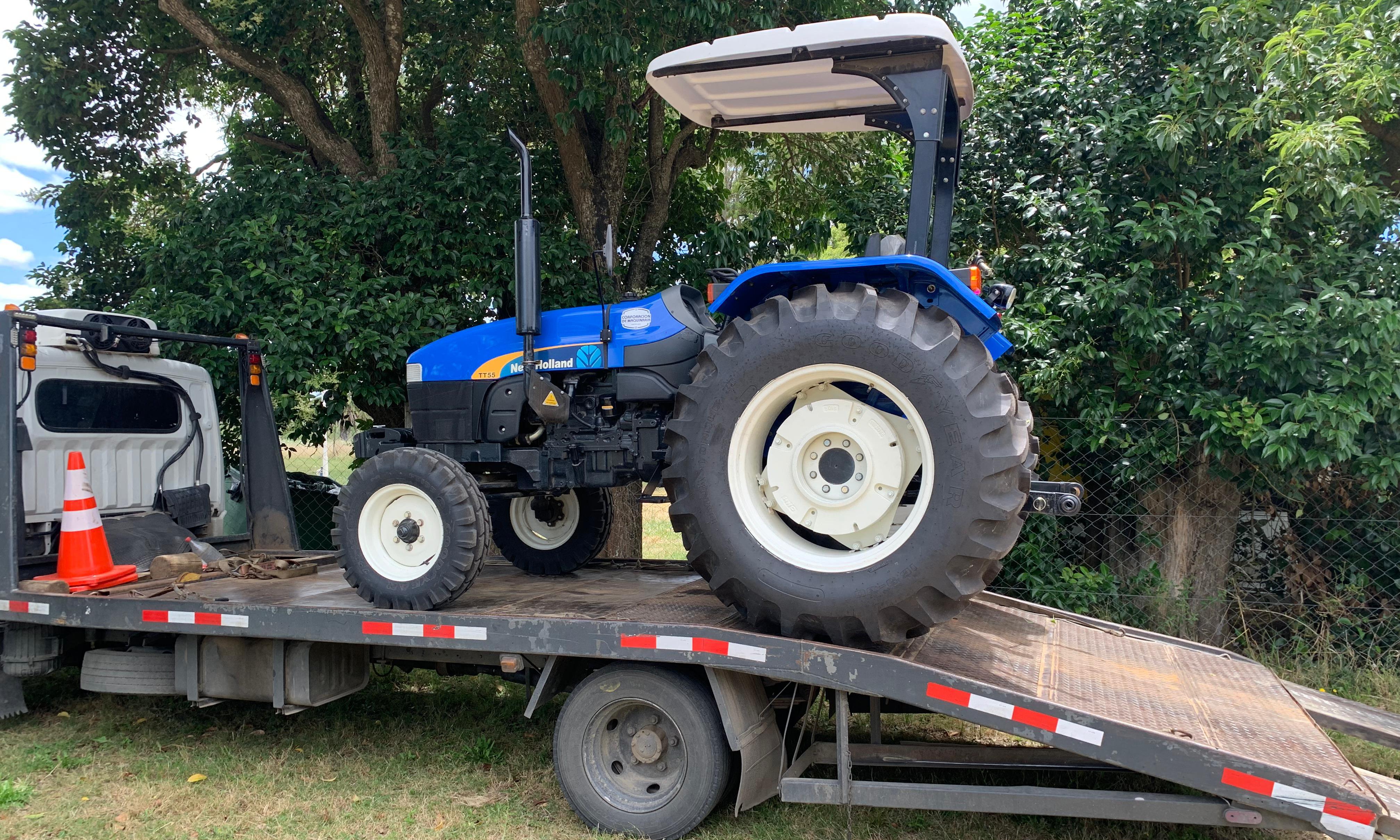 Escuela Agraria Gregorio Aznárez recibió un tractor para incrementar producción vegetal