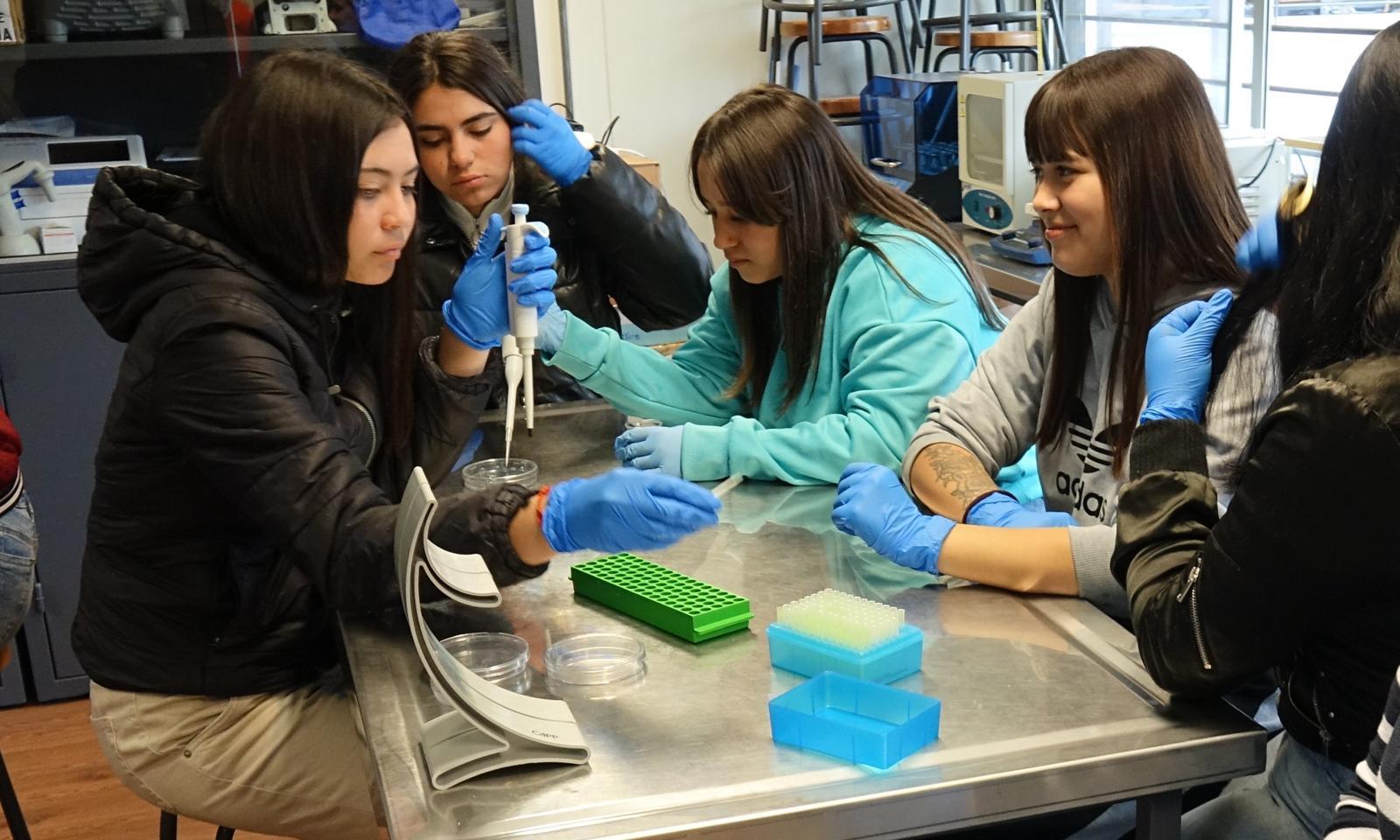 Por una educación pública con más niñas y mujeres en la ciencia