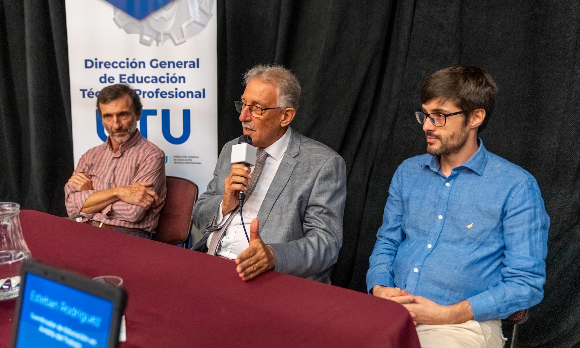 Jóvenes abren camino en la educación dual