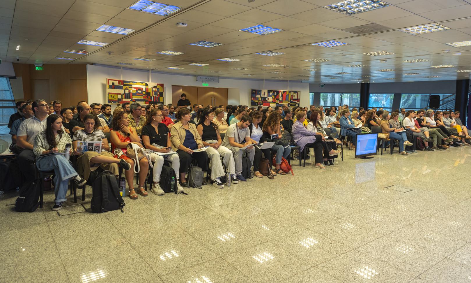 Transformación educativa: Docentes se capacitan en diseño y fabricación digital para potenciar el aprendizaje