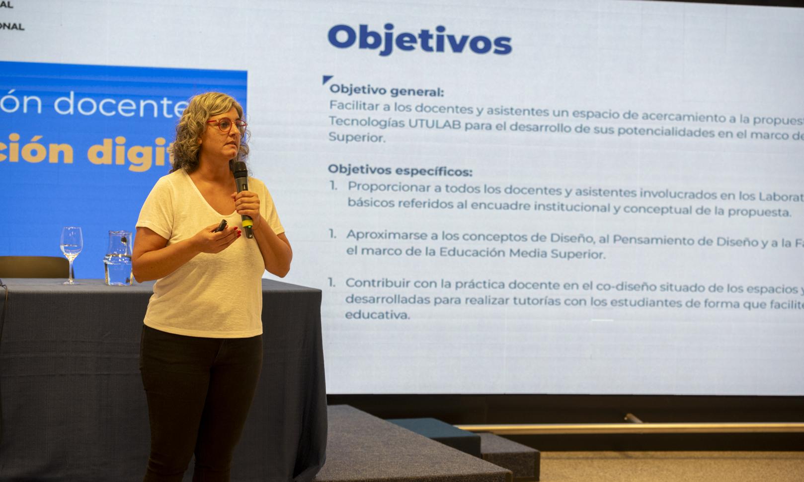 bTransformación educativa: Docentes se capacitan en diseño y fabricación digital para potenciar el aprendizaje