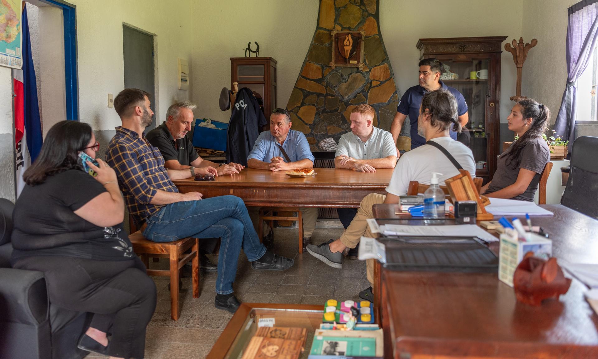 Reunión clave con autoridades de INR permitirá una rápida ejecución en la apertura del centro educativo en Unidad 6 en Punta de Rieles