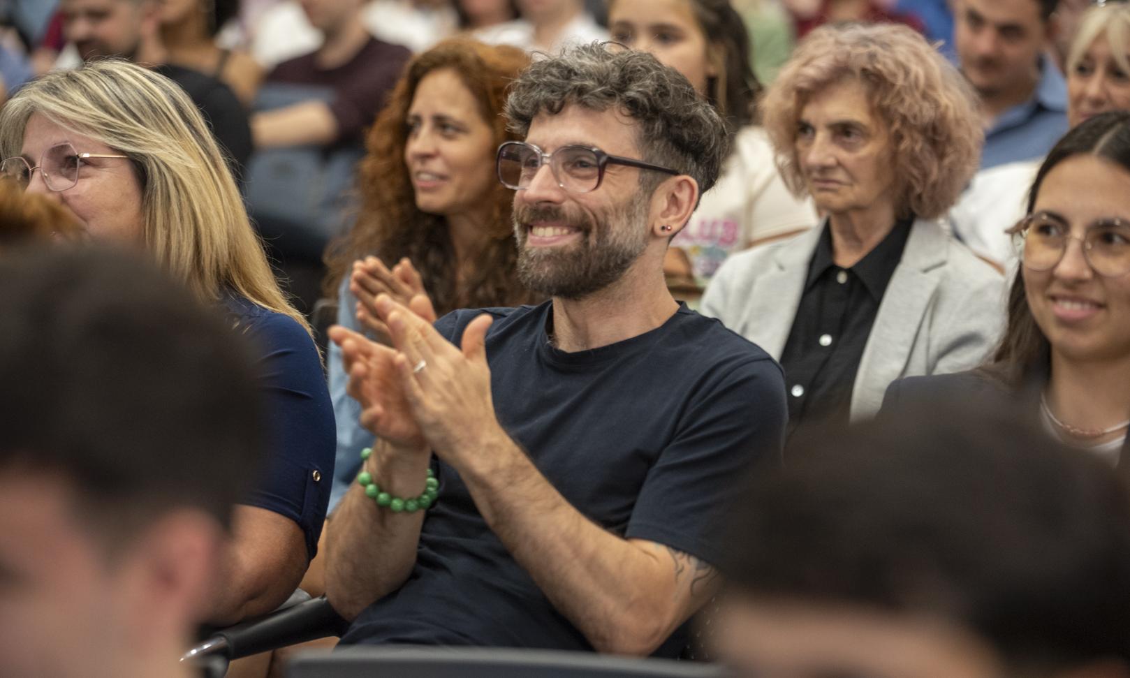 Una noche cargada de emociones: estudiantes de Comunicación y Diseño Gráfico recibieron sus certificados de egreso
