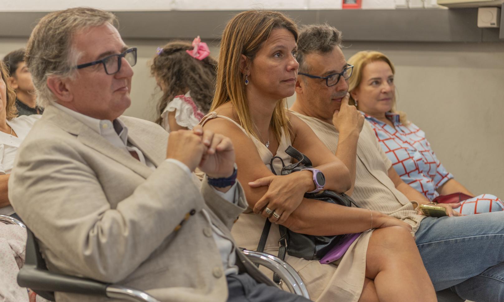 Una noche cargada de emociones: estudiantes de Comunicación y Diseño Gráfico recibieron sus certificados de egreso