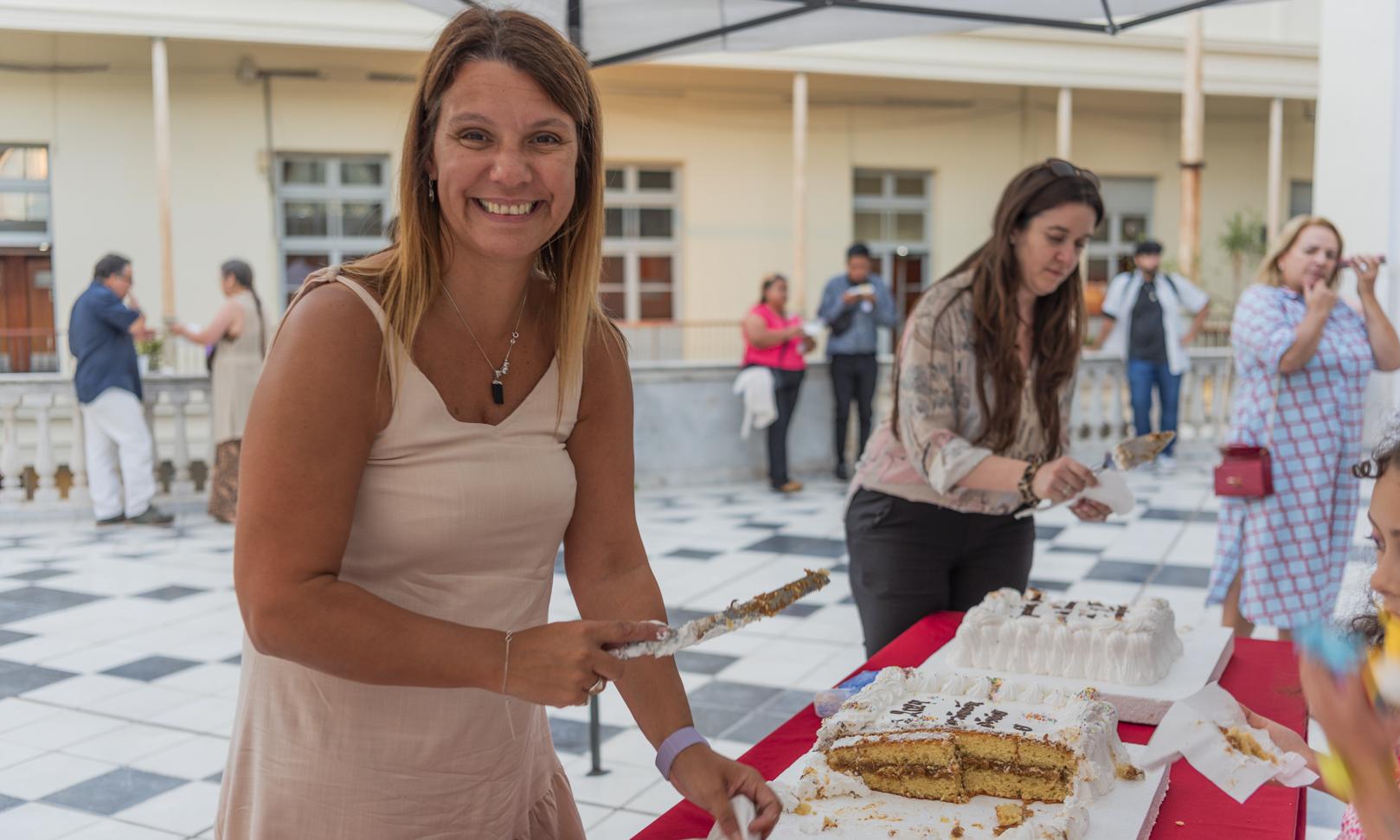 Una noche cargada de emociones: estudiantes de Comunicación y Diseño Gráfico recibieron sus certificados de egreso