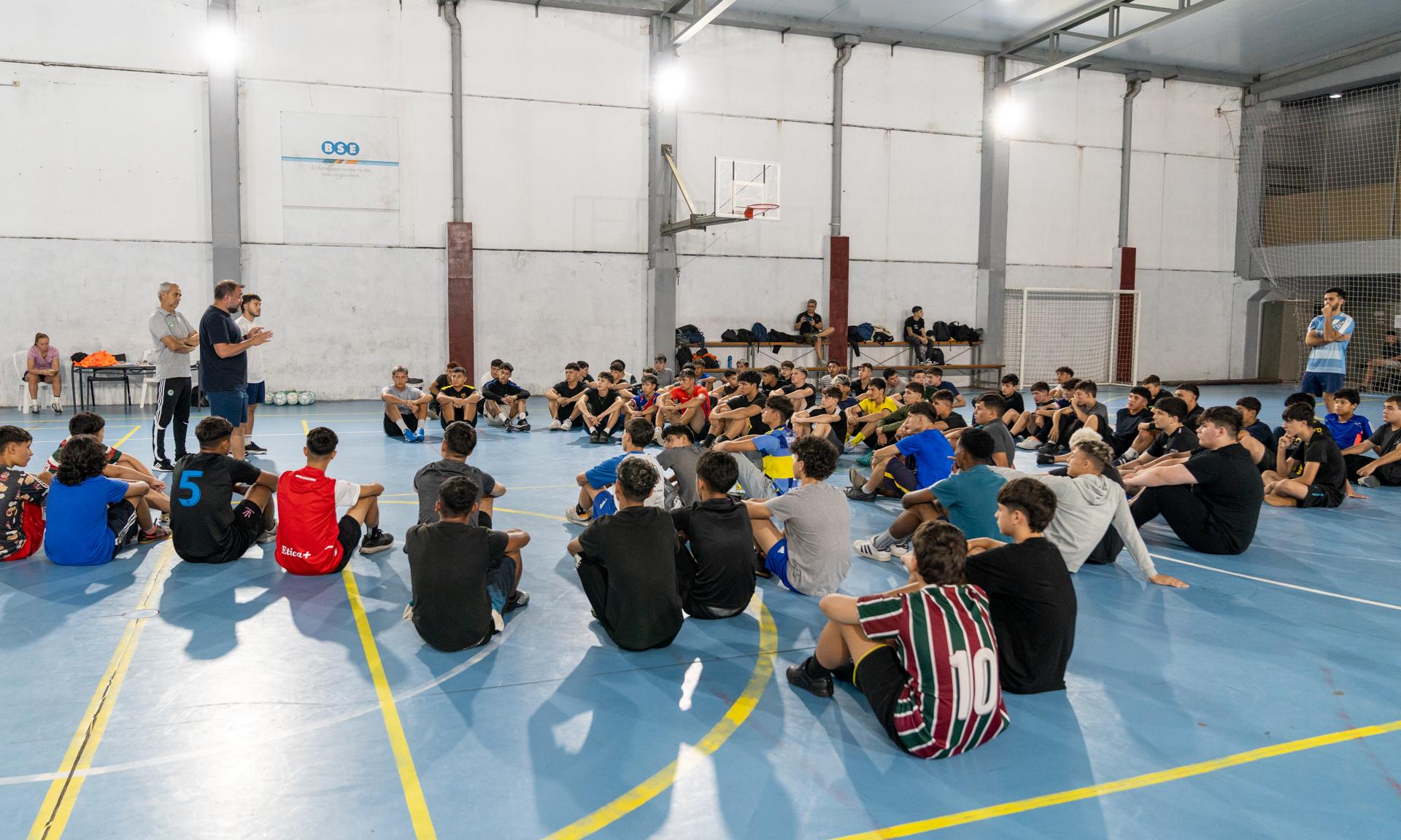 Más de 200 estudiantes participaron en la prueba de aspirantes para formar parte de los equipos de fútbol sala 2025