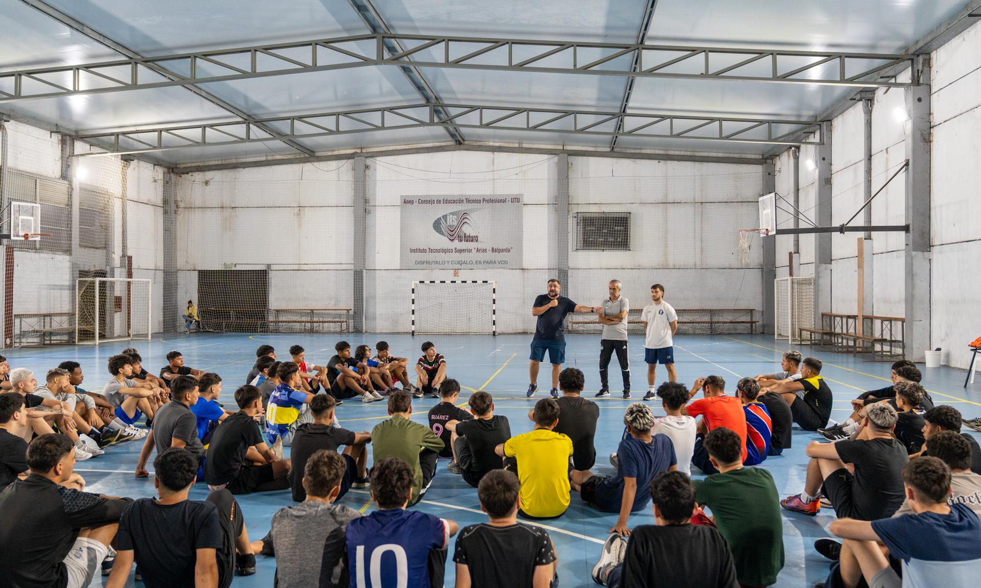 Más de 200 estudiantes participaron en la prueba de aspirantes para formar parte de los equipos de fútbol sala 2025