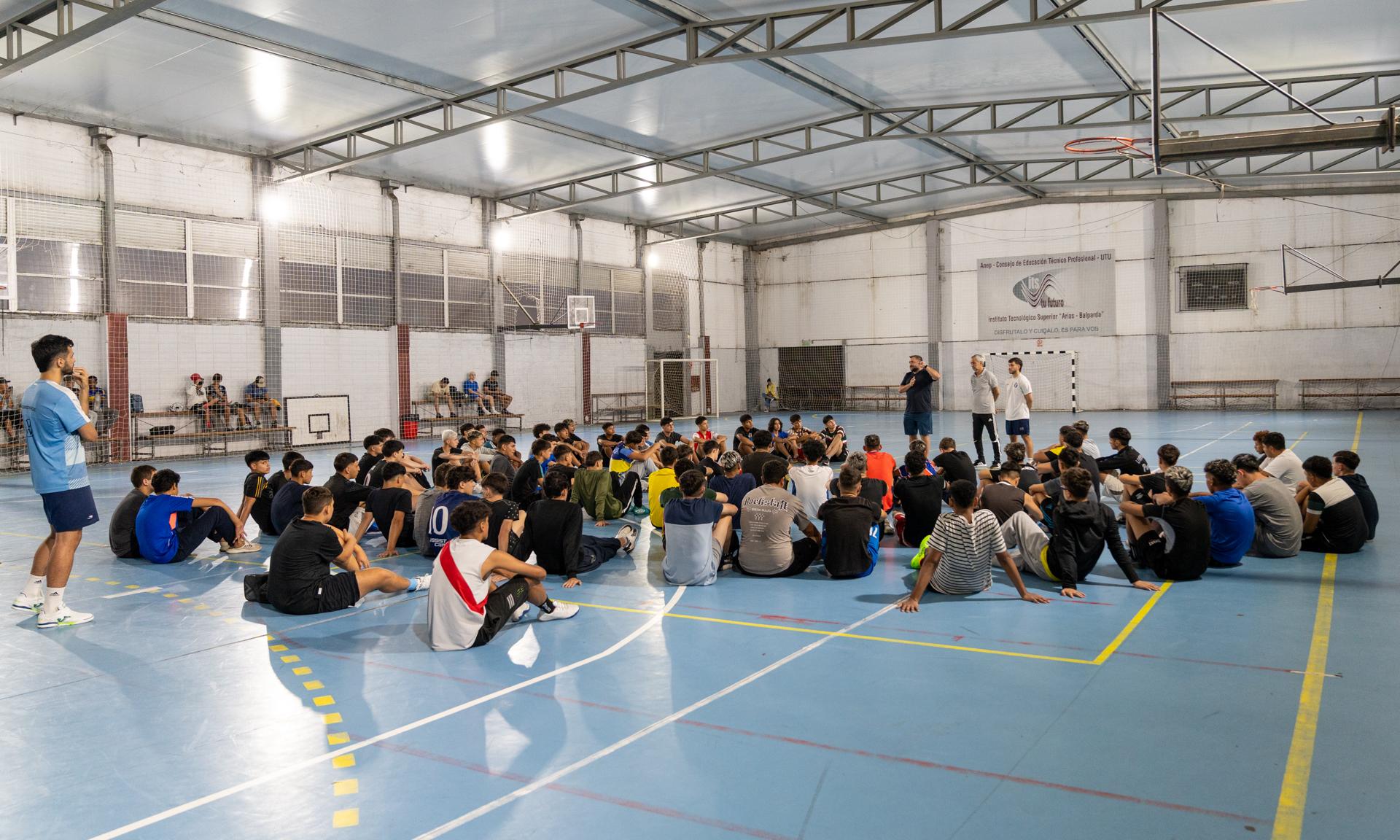 Más de 200 estudiantes participaron en la prueba de aspirantes para formar parte de los equipos de fútbol sala 2025