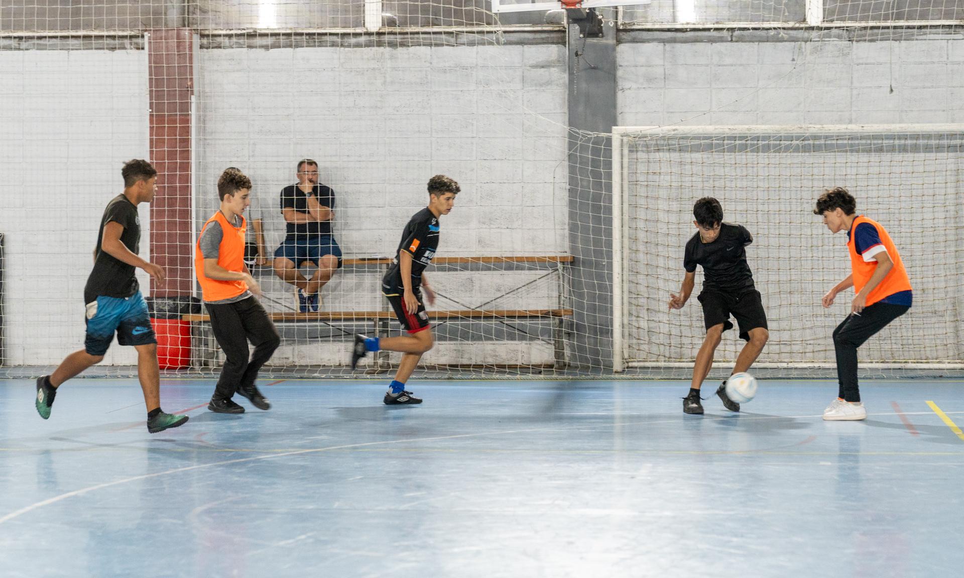Más de 200 estudiantes participaron en la prueba de aspirantes para formar parte de los equipos de fútbol sala 2025