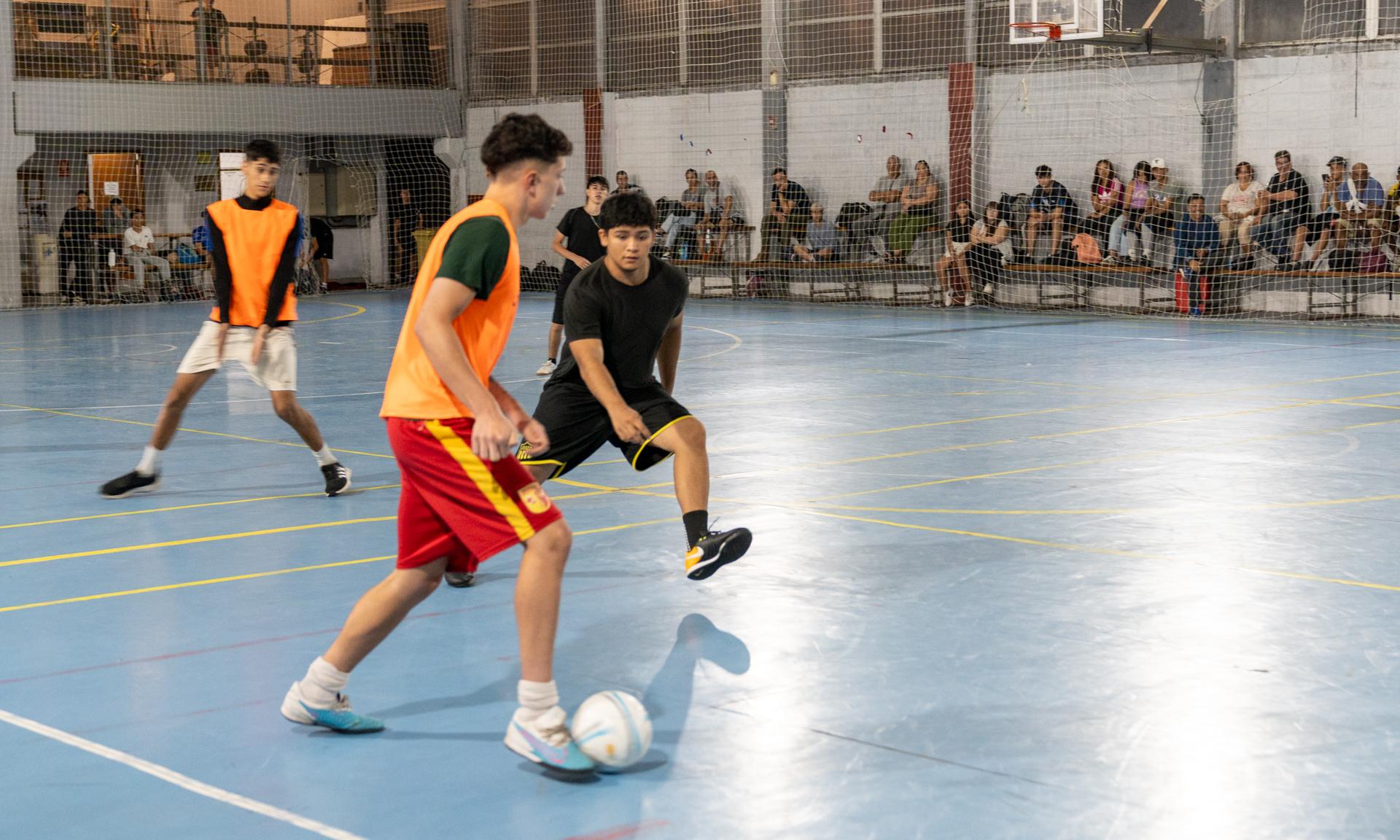 Más de 200 estudiantes participaron en la prueba de aspirantes para formar parte de los equipos de fútbol sala 2025