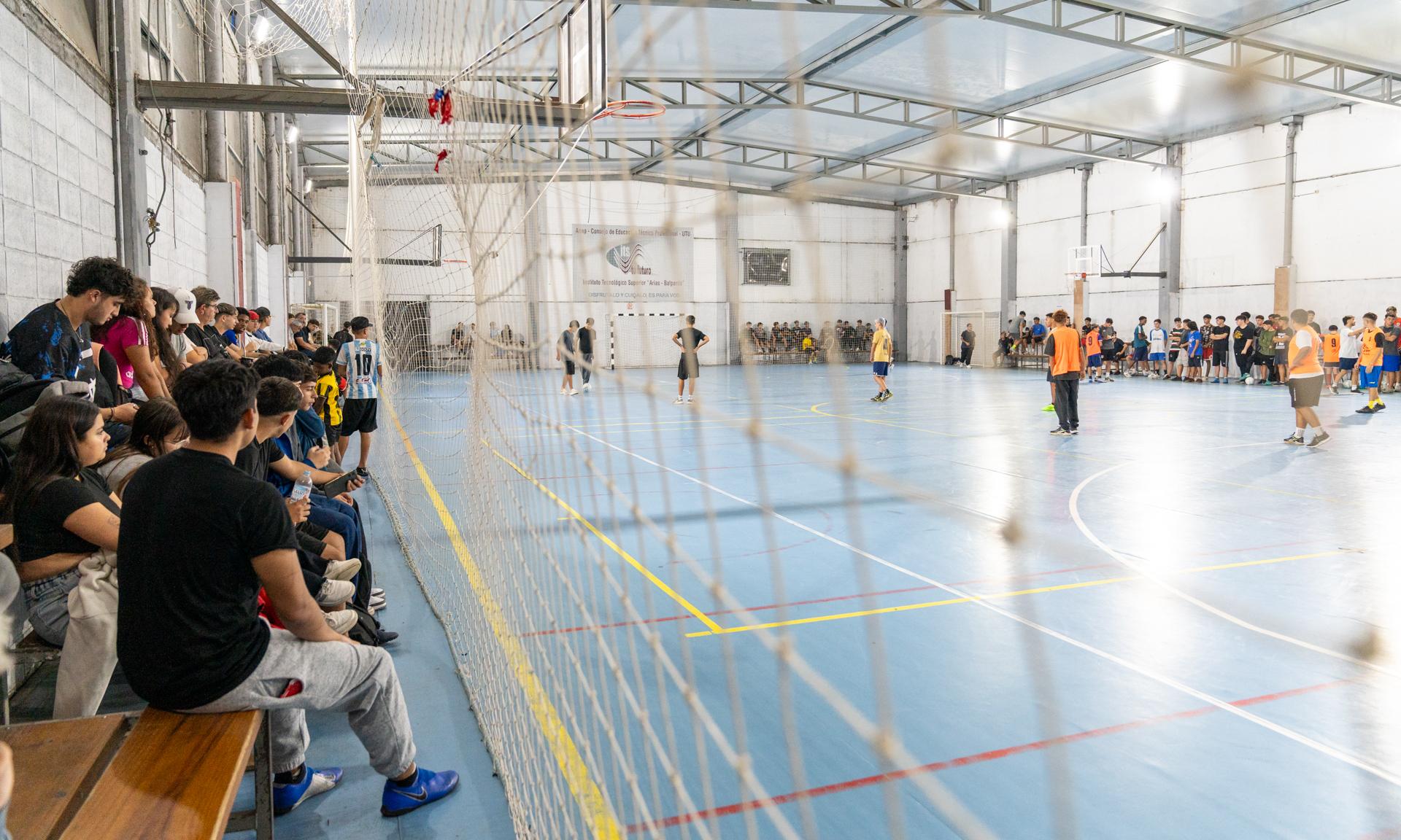 Más de 200 estudiantes participaron en la prueba de aspirantes para formar parte de los equipos de fútbol sala 2025