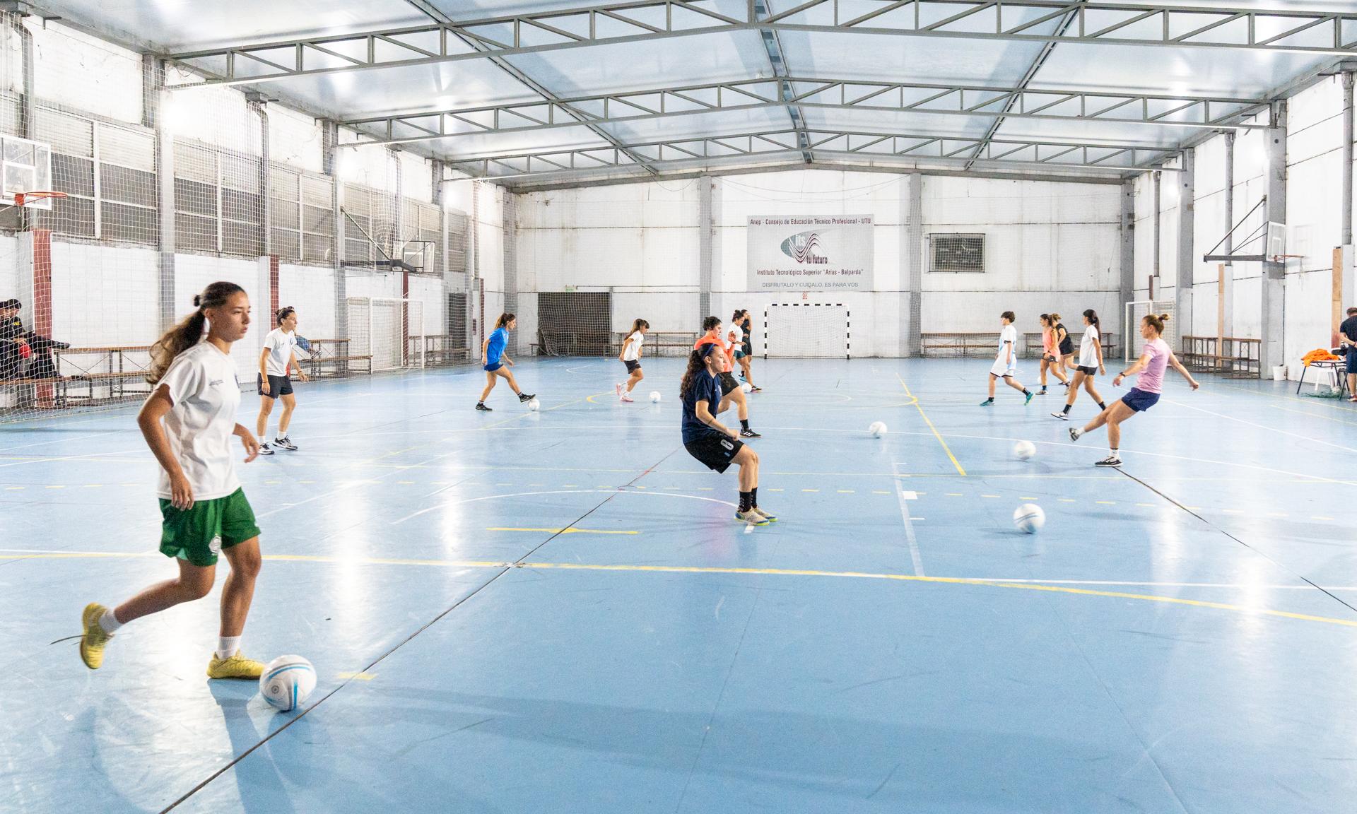 Más de 200 estudiantes participaron en la prueba de aspirantes para formar parte de los equipos de fútbol sala 2025