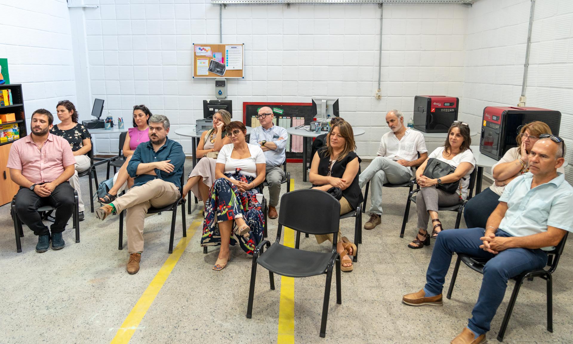 Espacio de cowork multidisciplinario fue inaugurado en Montevideo: “único en la educación pública con este nivel”