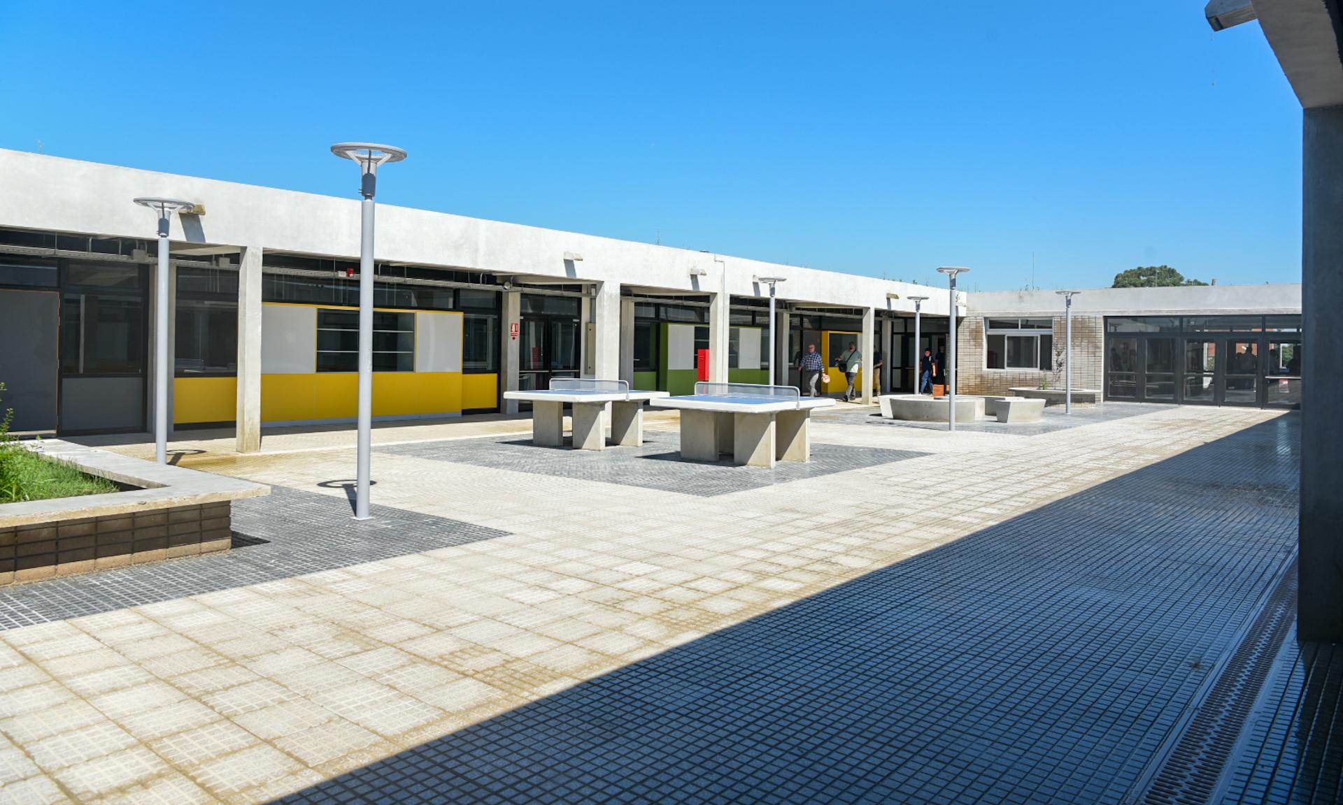 Barros Blancos ya cuenta con un nuevo Centro María Espínola que brindará educación de calidad para 270 estudiantes de ciclo básico