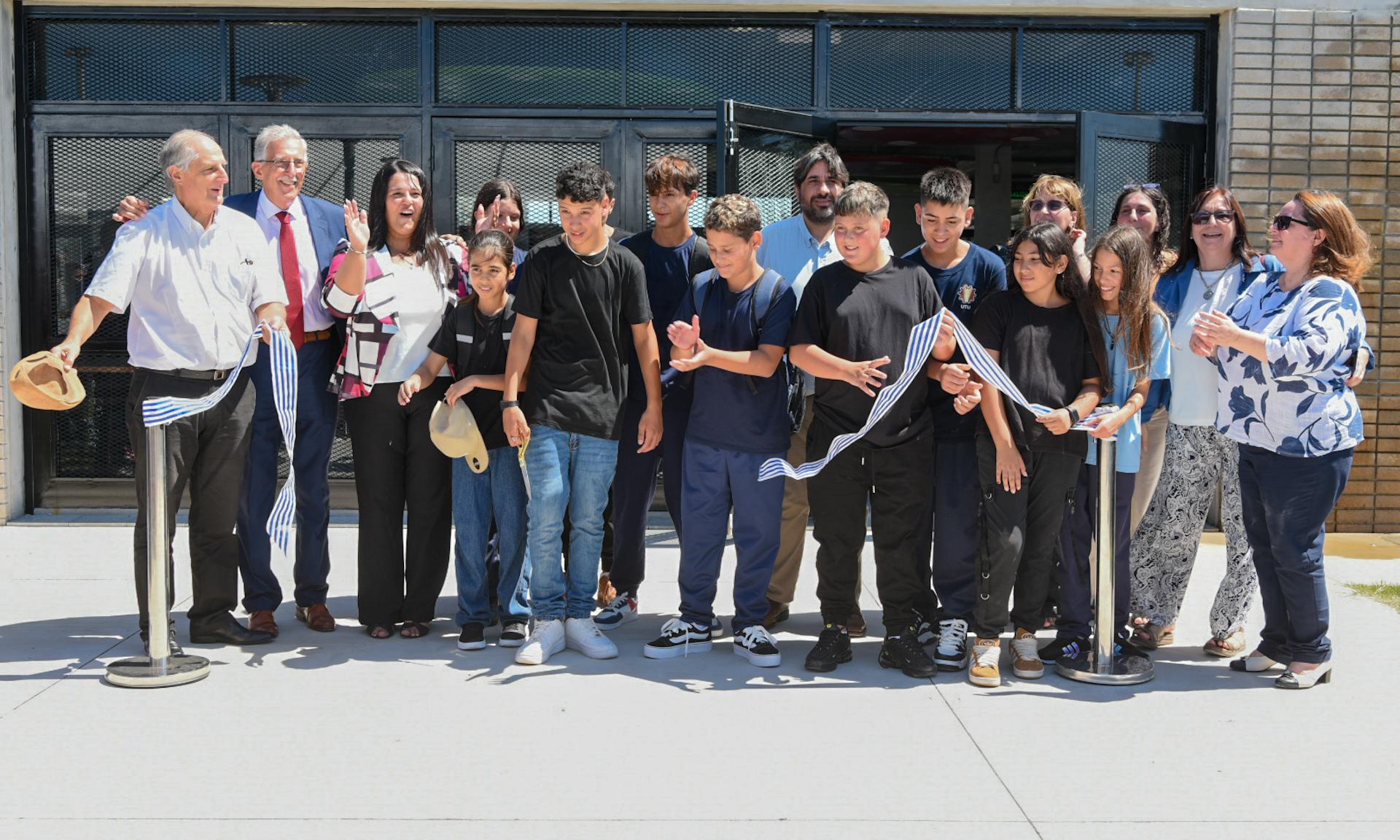 Barros Blancos ya cuenta con un nuevo Centro María Espínola que brindará educación de calidad para 270 estudiantes de ciclo básico