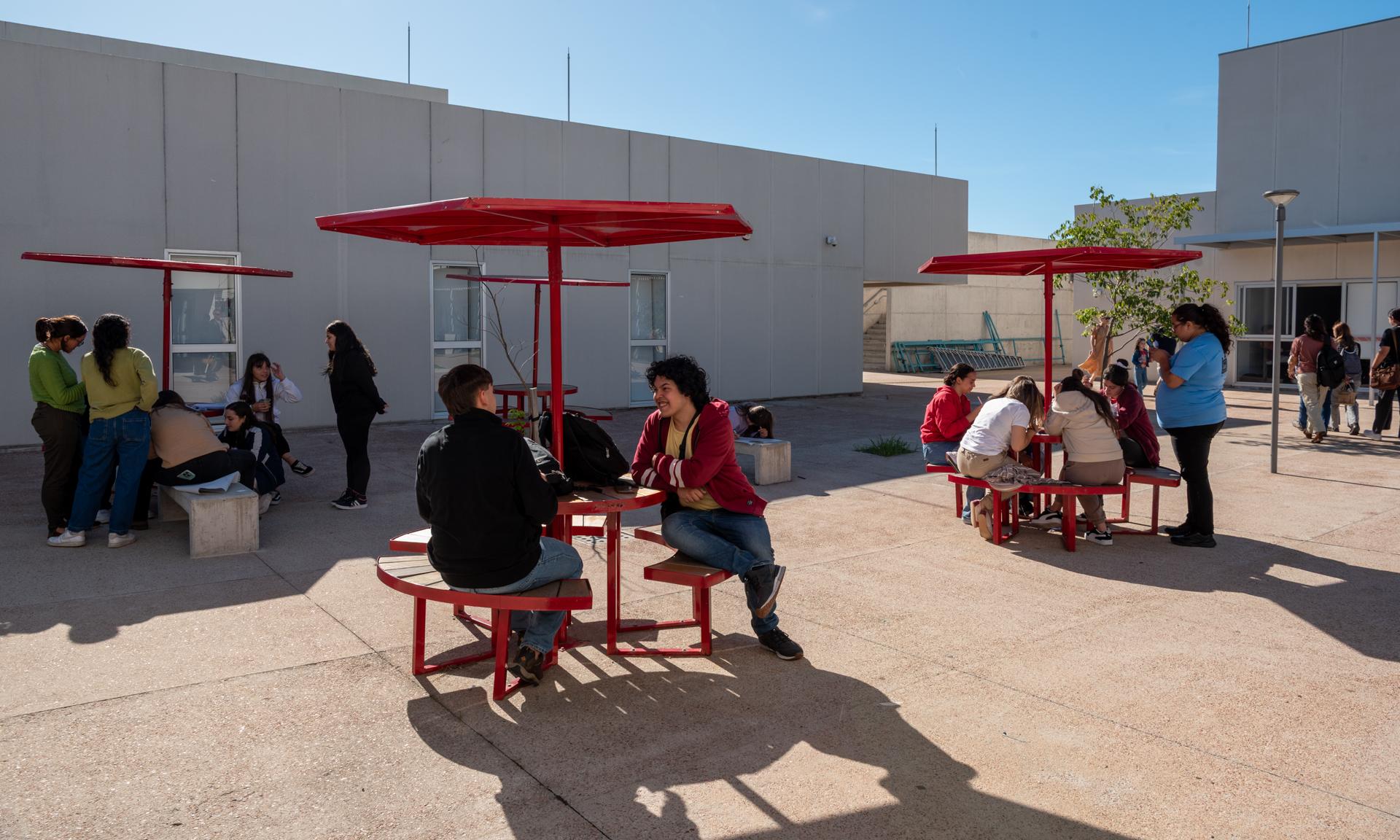 Primera generación del Bachillerato Agrario en Facultad de Veterinaria inauguró nuevas instalaciones en Montevideo 