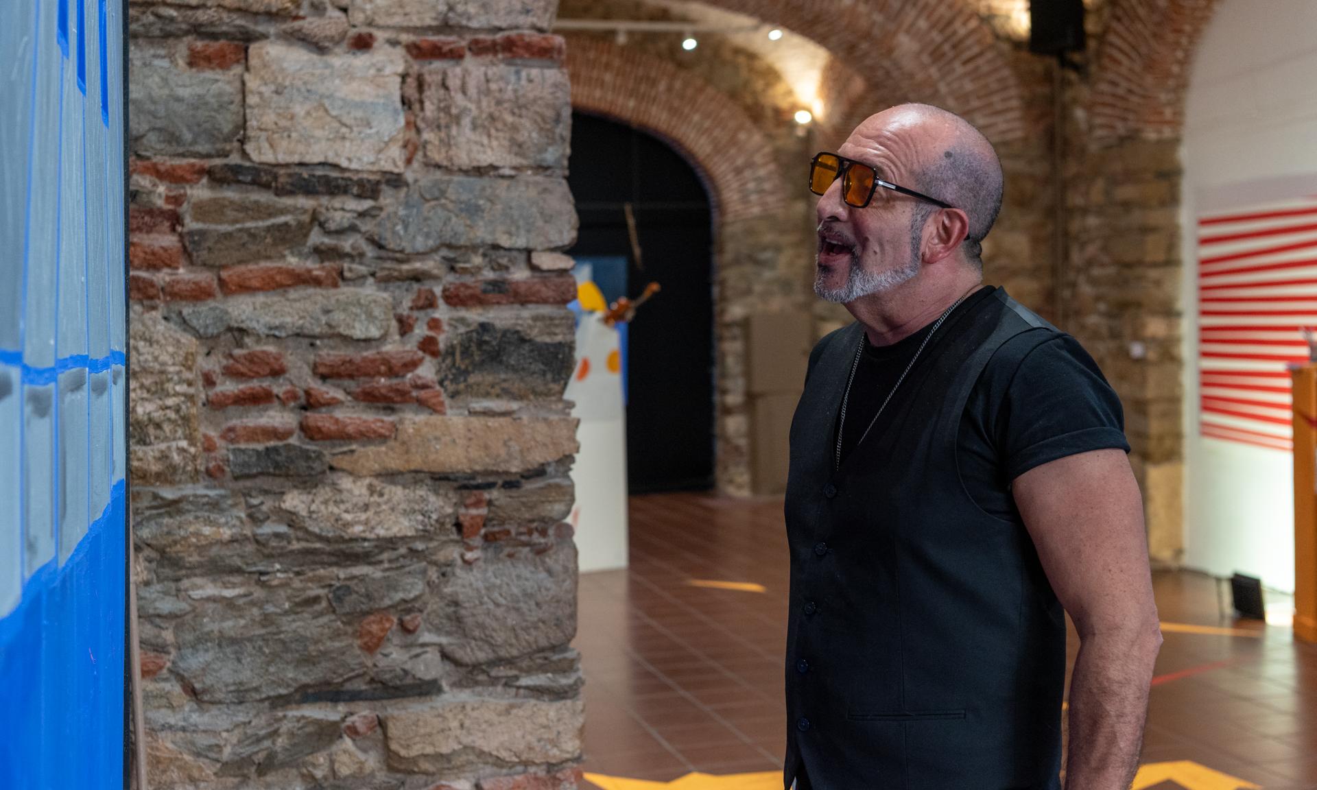 Alejandro Fiore vino a Uruguay para ver la muestra de Abstracciones de Andrés Añasco 