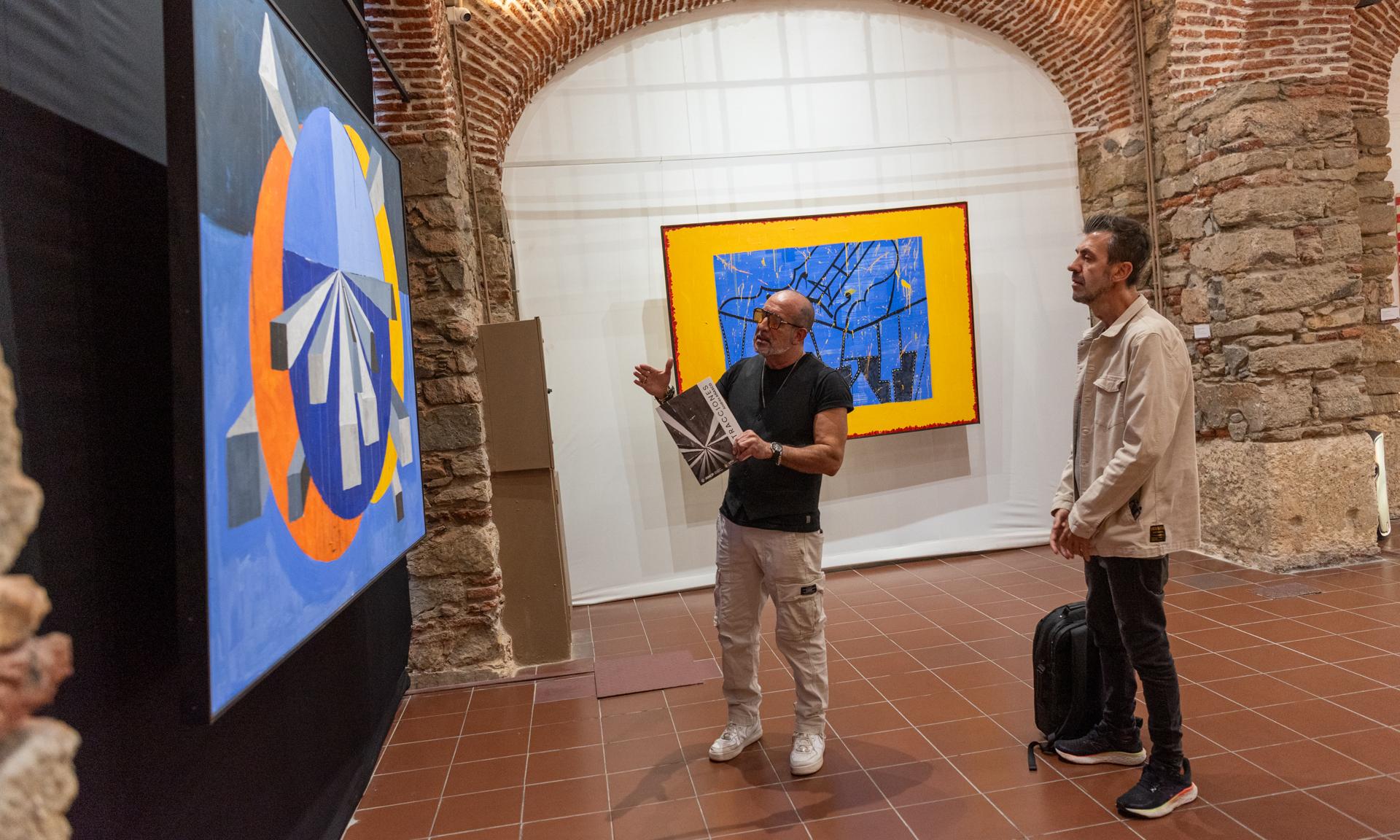 Alejandro Fiore vino a Uruguay para ver la muestra de Abstracciones de Andrés Añasco 