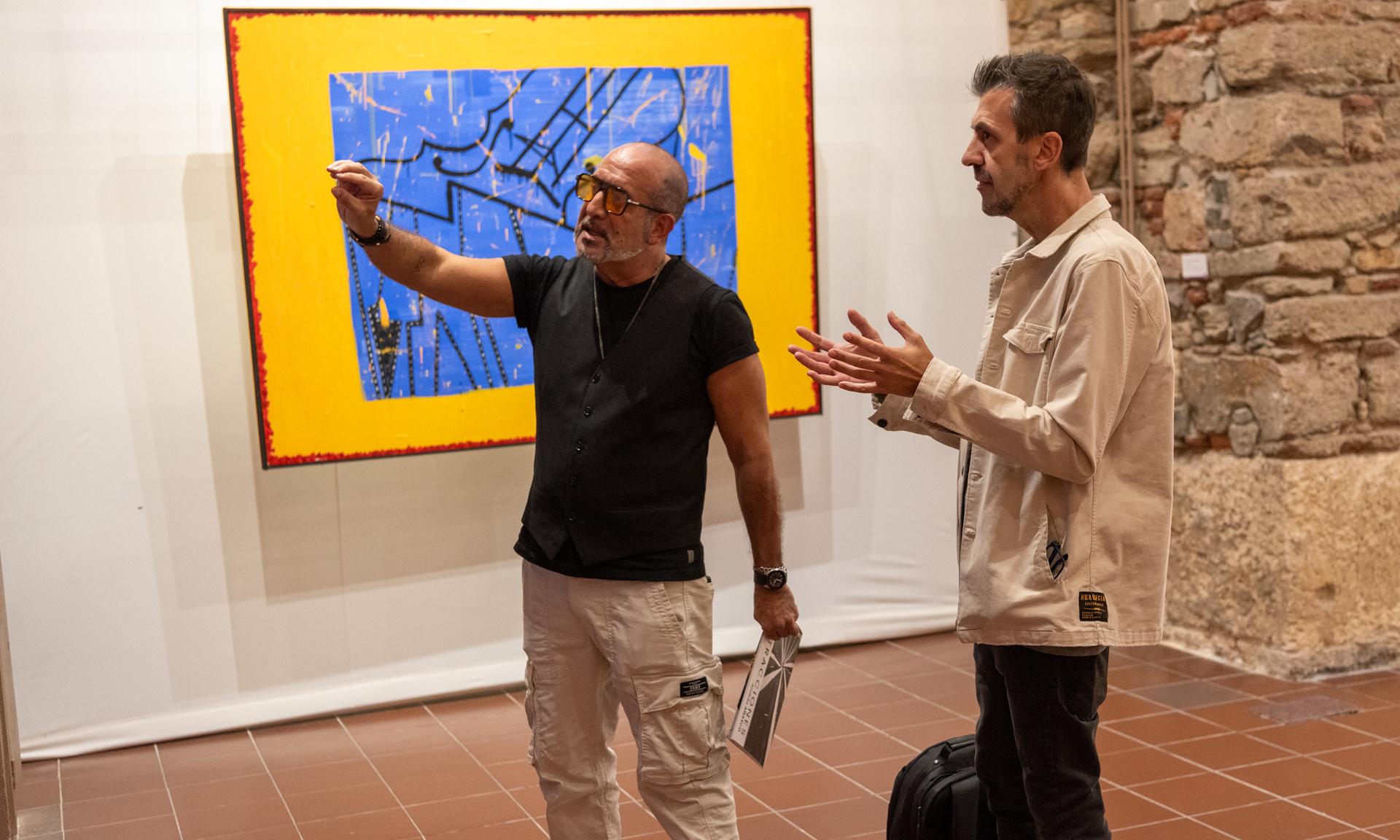 Alejandro Fiore vino a Uruguay para ver la muestra de Abstracciones de Andrés Añasco 