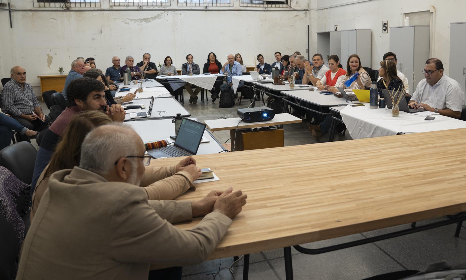 Intercambio sobre las principales líneas de trabajo con inspectores y profesores referentes de área 