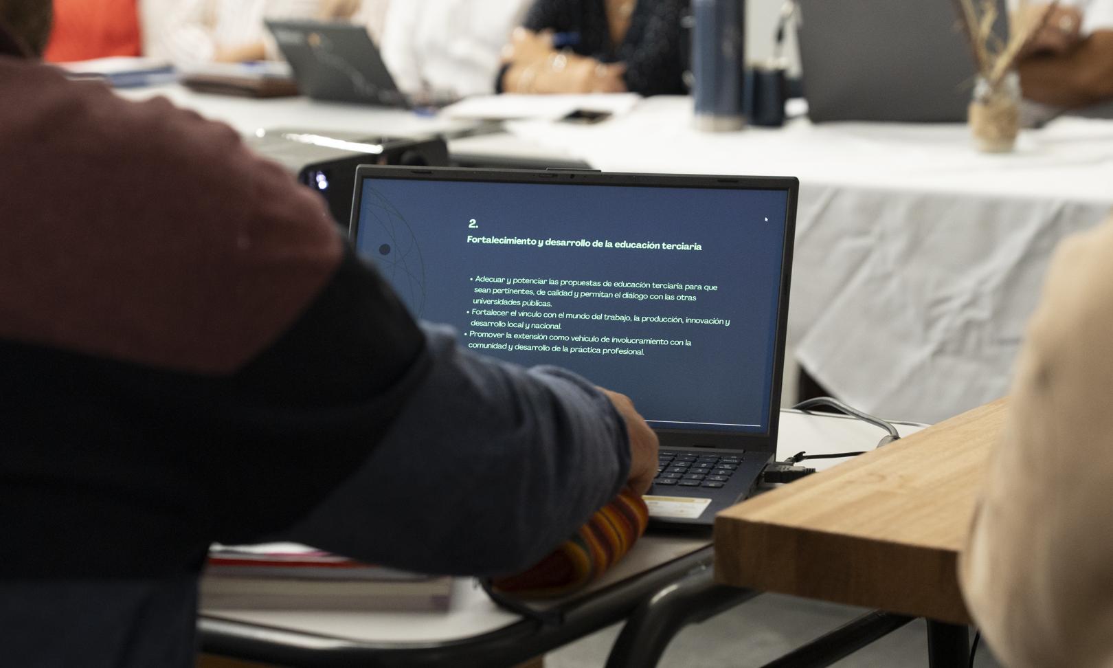 Intercambio sobre las principales líneas de trabajo con inspectores y profesores referentes de área 