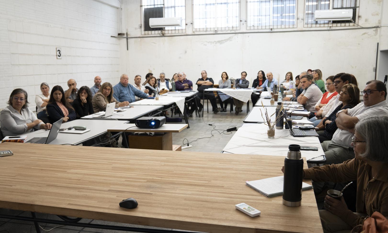 Intercambio sobre las principales líneas de trabajo con inspectores y profesores referentes de área 