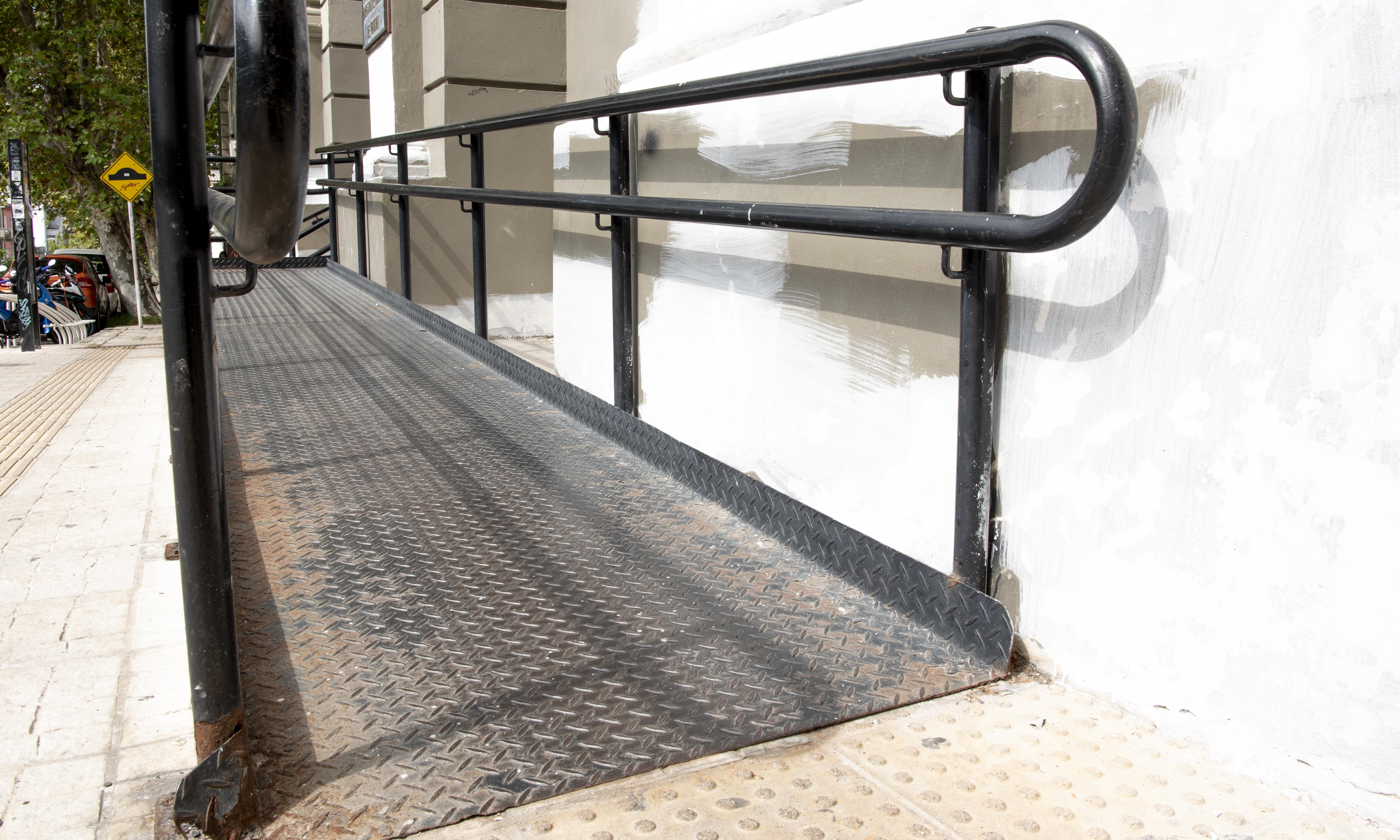 Más accesibilidad en el edificio central con ascensor que mejorará la movilidad