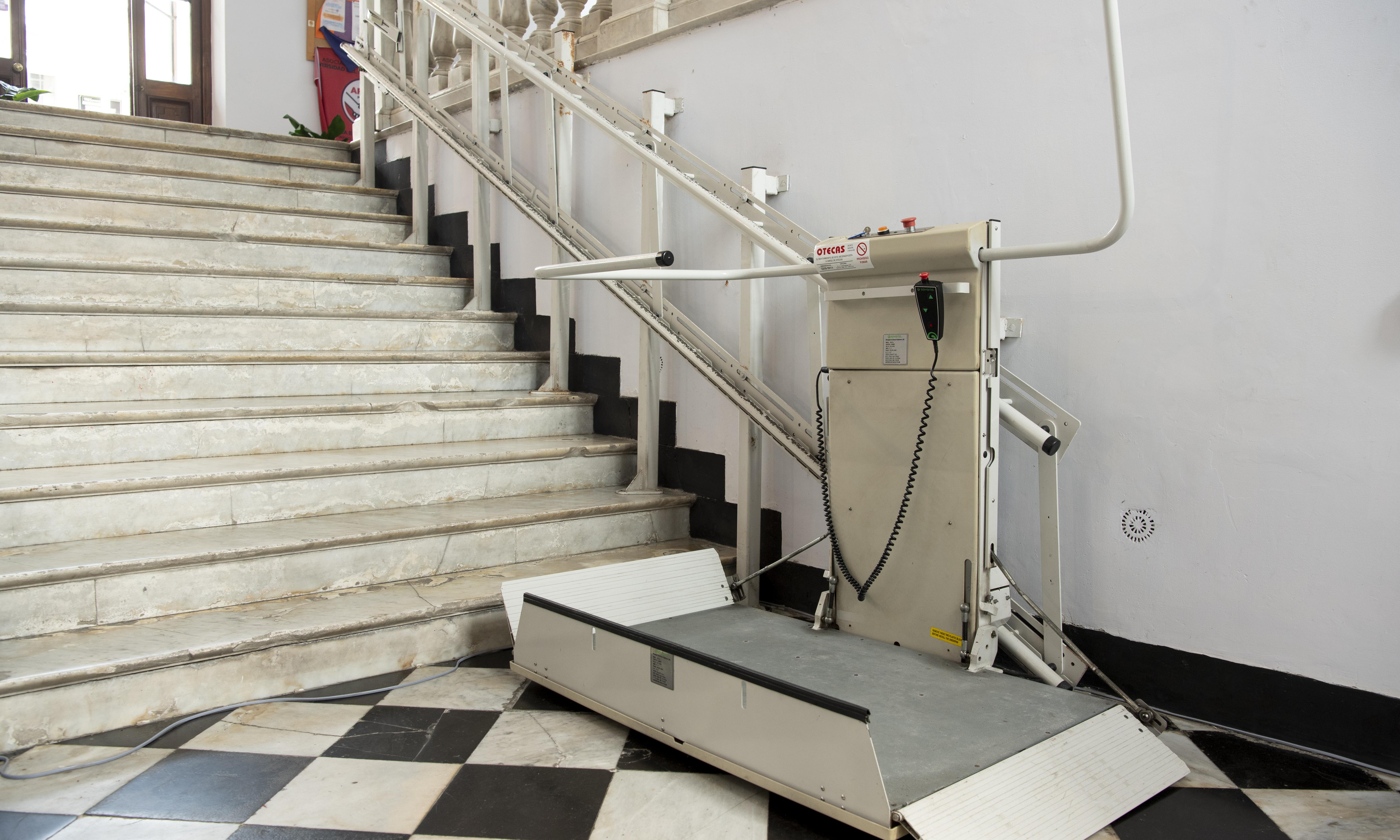 Más accesibilidad en el edificio central con ascensor que mejorará la movilidad