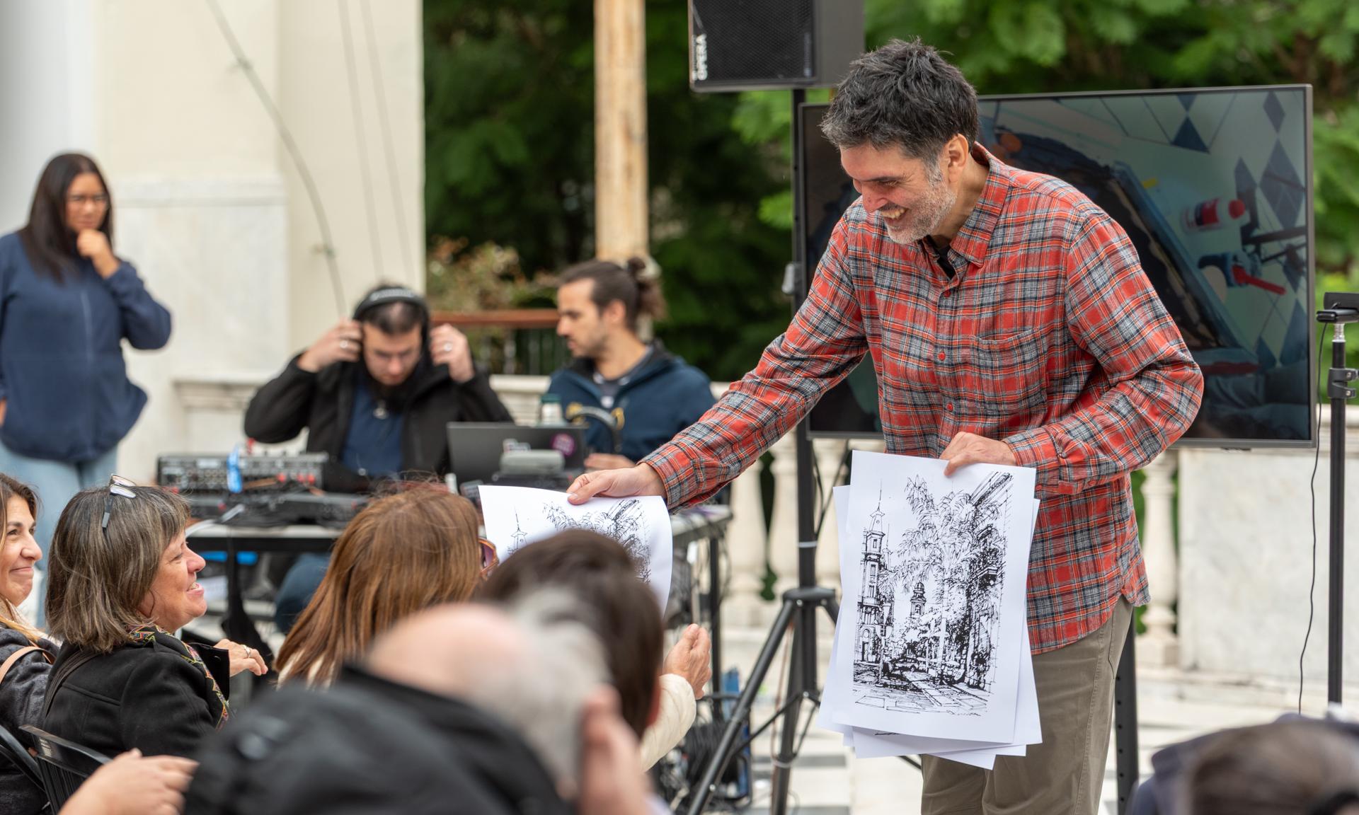 Artistas, docentes y estudiantes juntos, en una Master Class sobre la serigrafía
