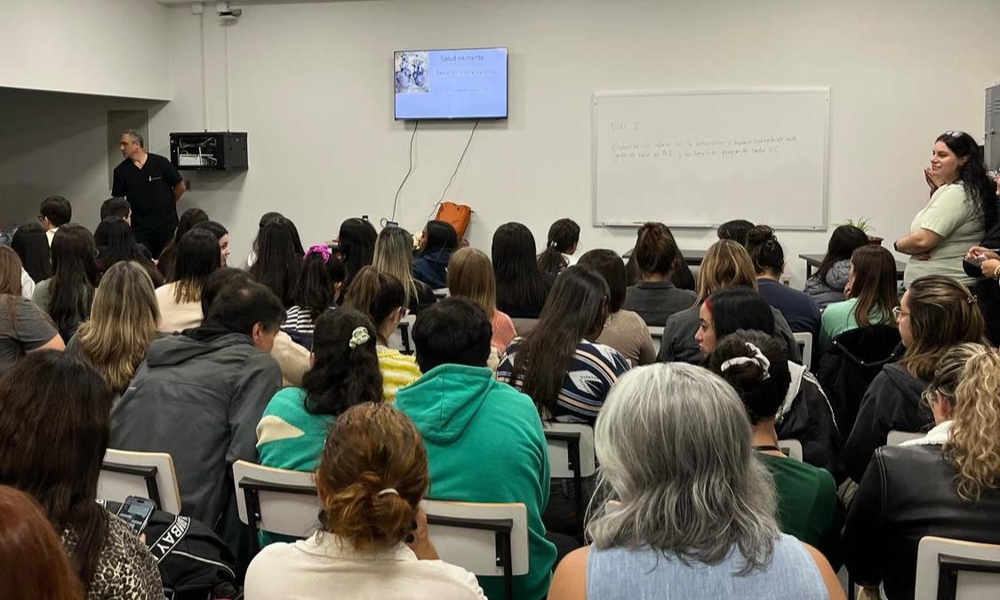 Más de 150 estudiantes y docentes participaron en una charla sobre salud mental en Melo